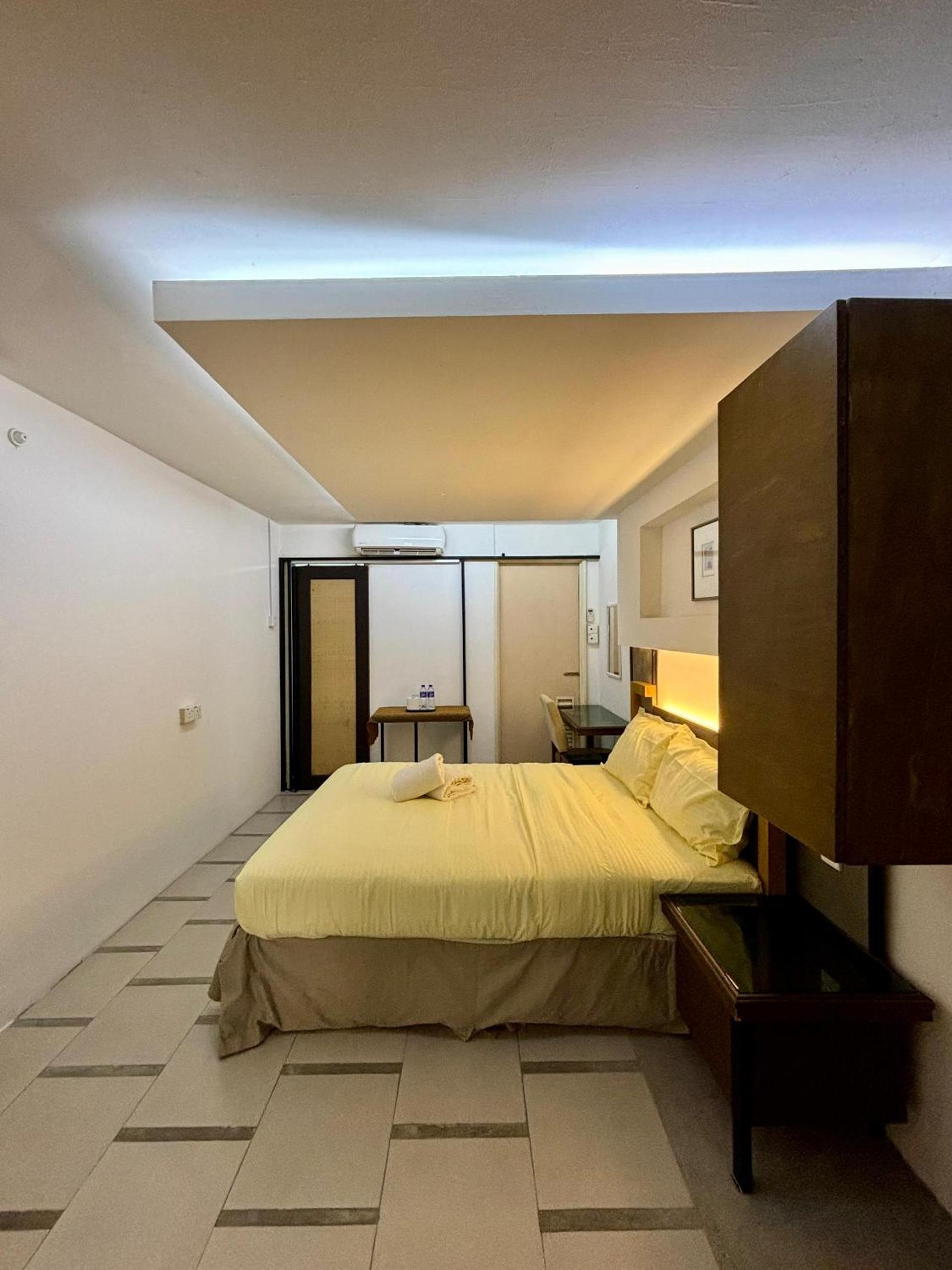 Deluxe Room - Photo 7