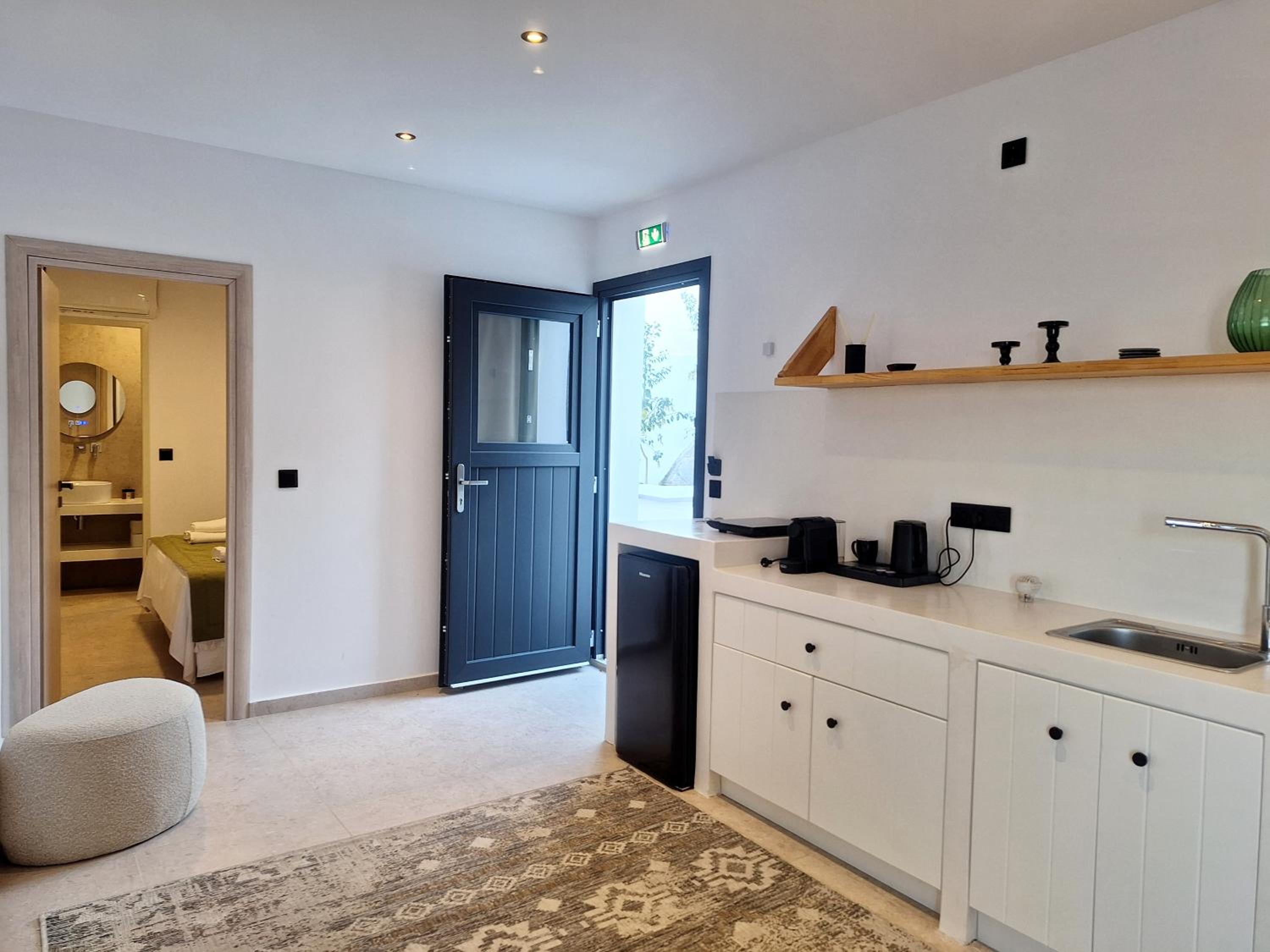 Deluxe Suite with Sea View photo 3