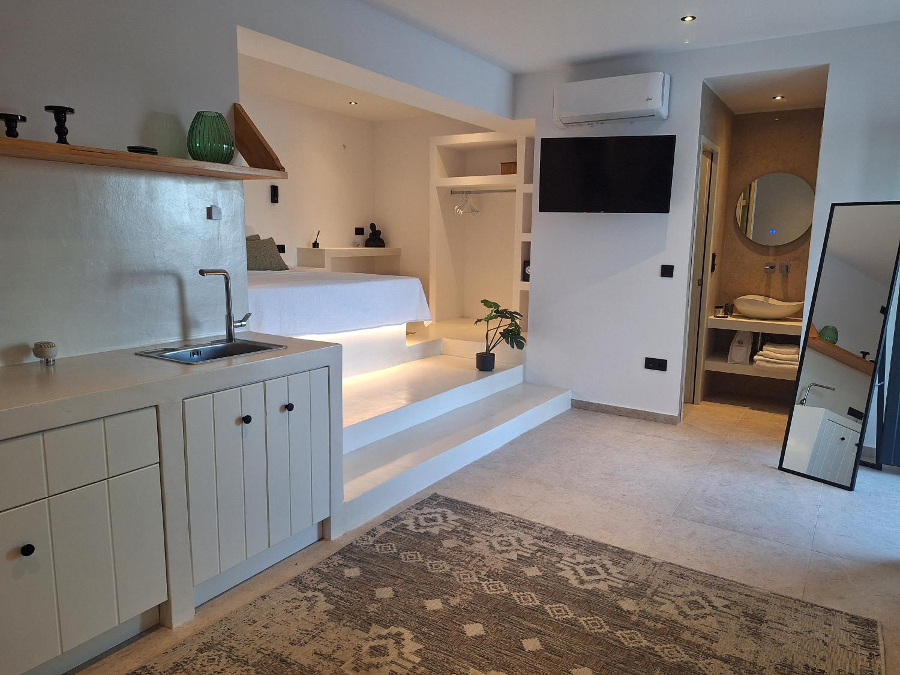 Deluxe Suite with Sea View