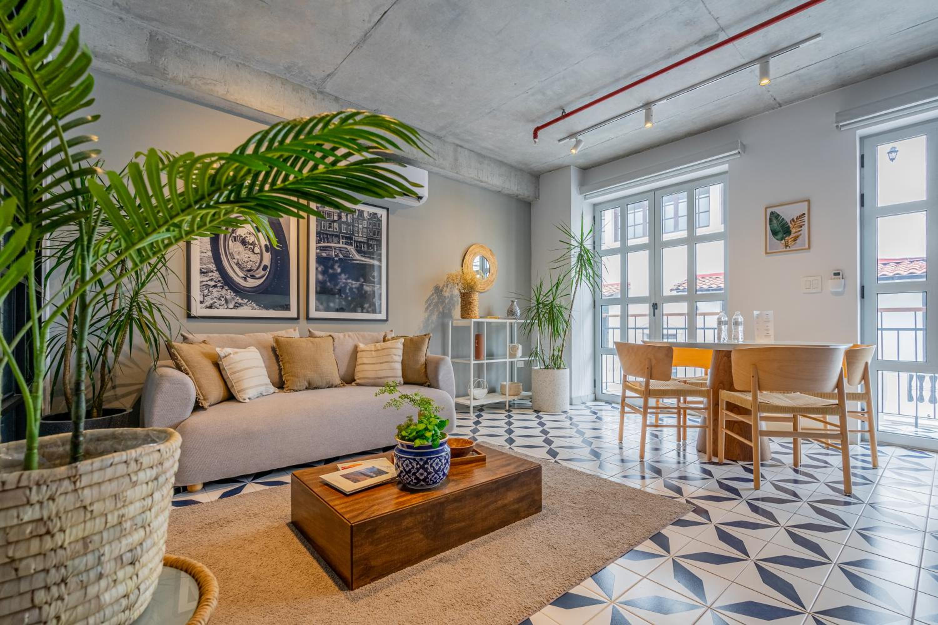 Two-Bedroom Deluxe Apartment with Balcony