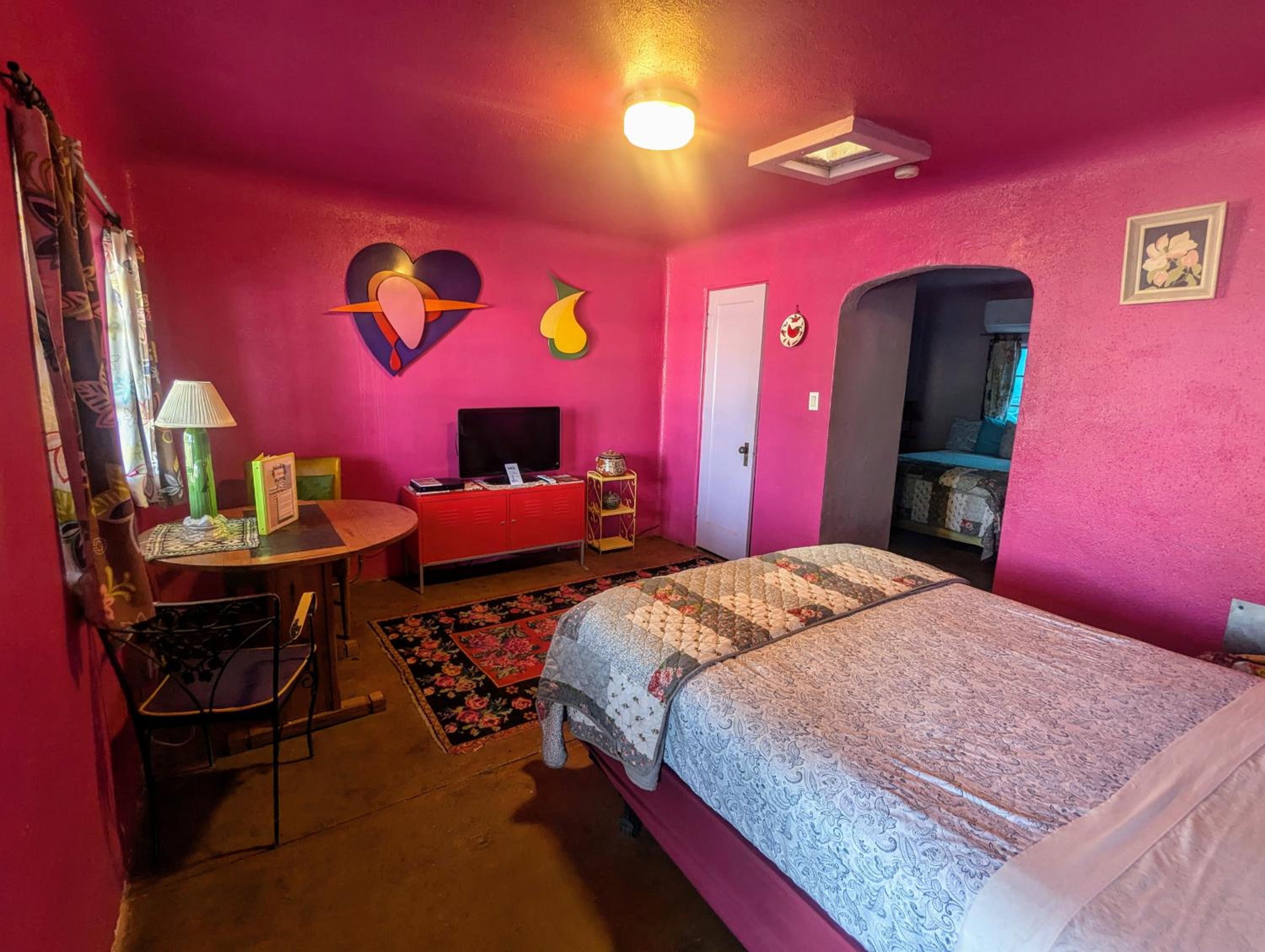 Queen Room photo 1