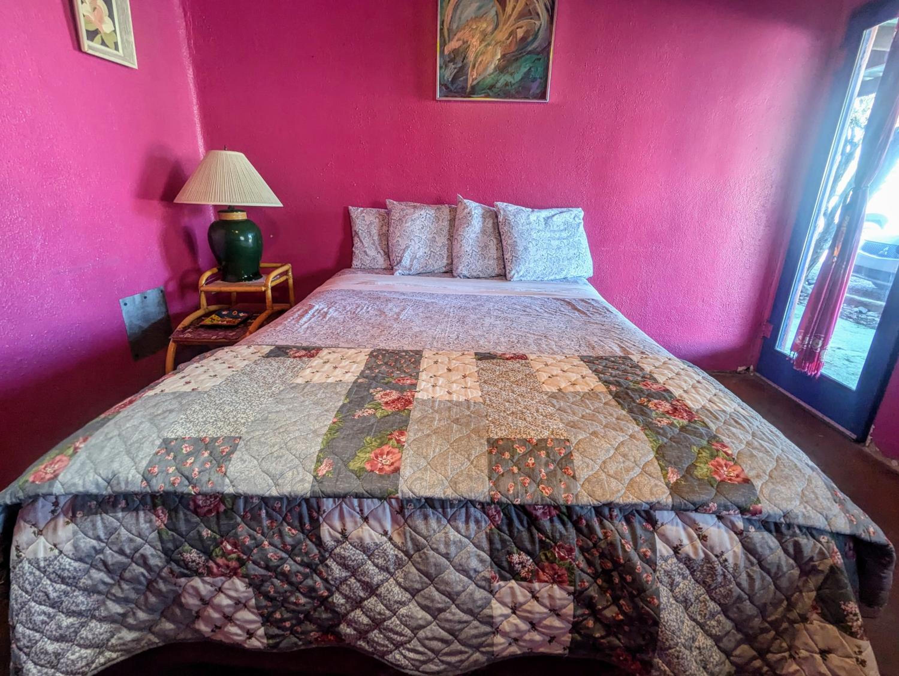 Queen Room photo 2