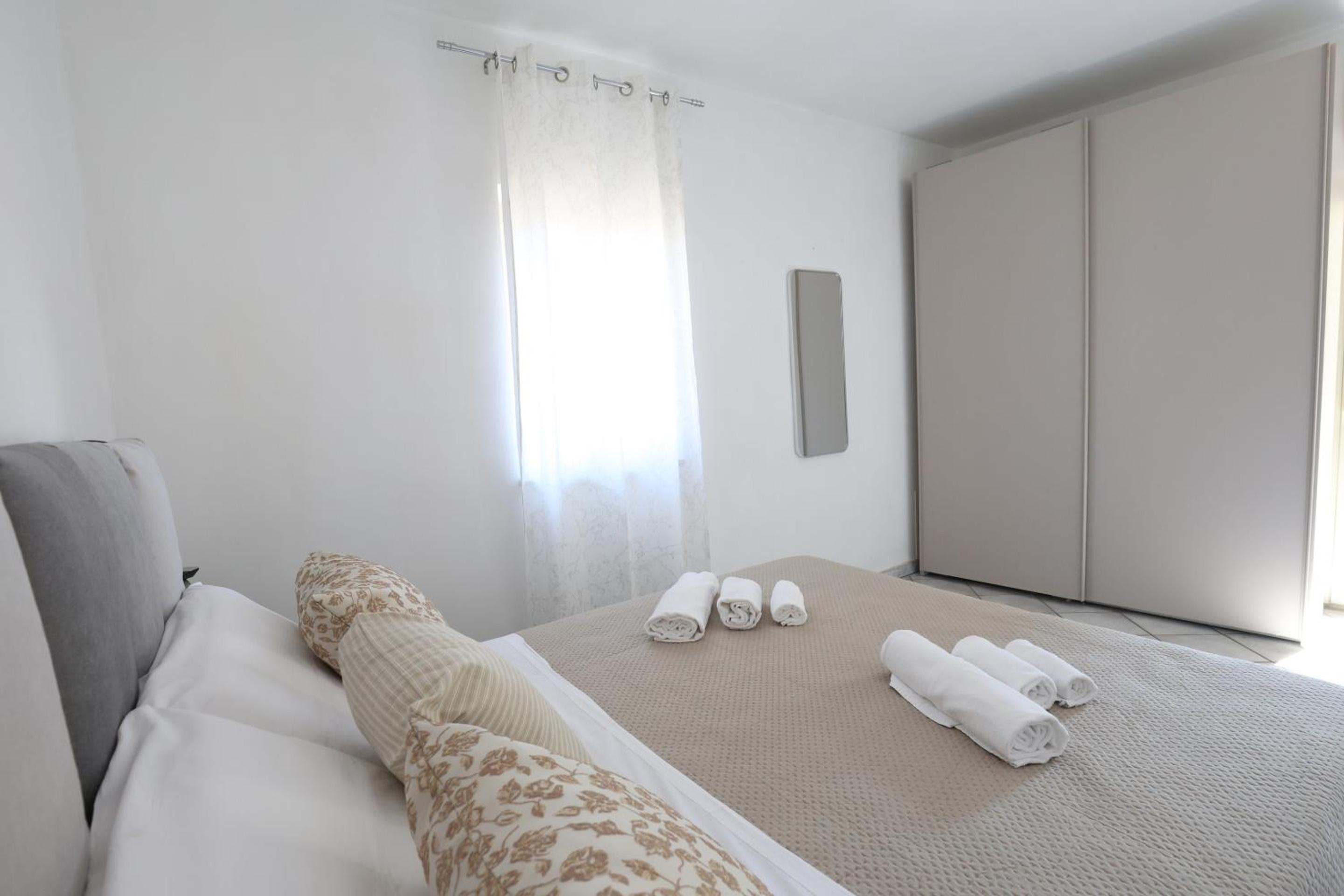 One-Bedroom Apartment with Terrace photo 2