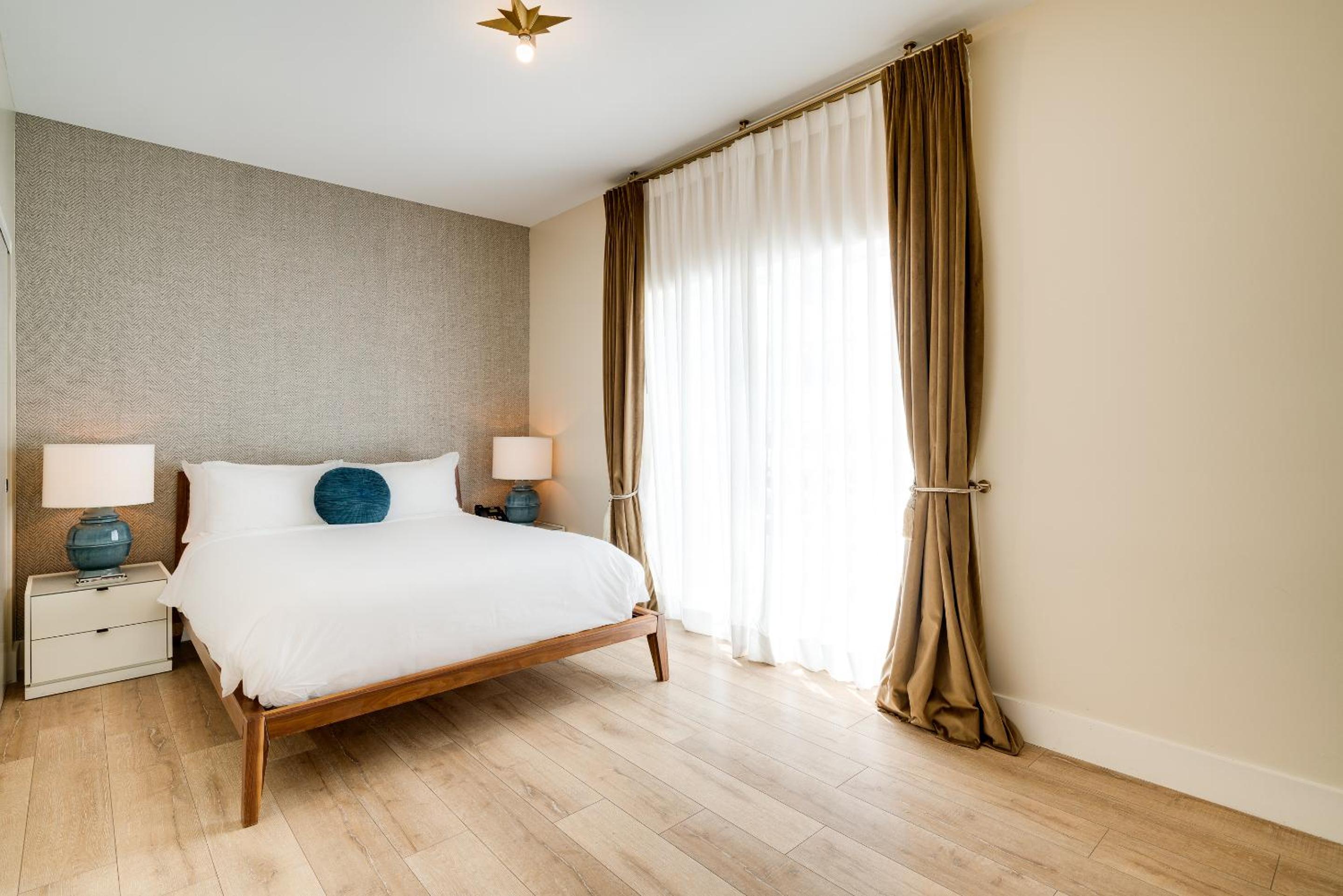 One Bedroom Queen Suite Accessible