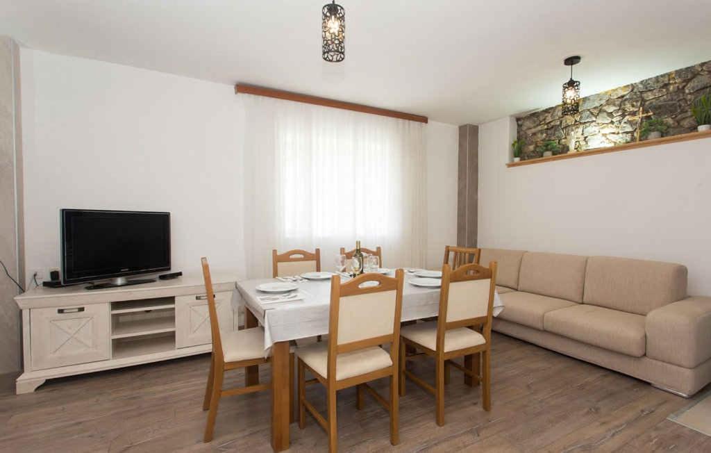 Villa photo 3