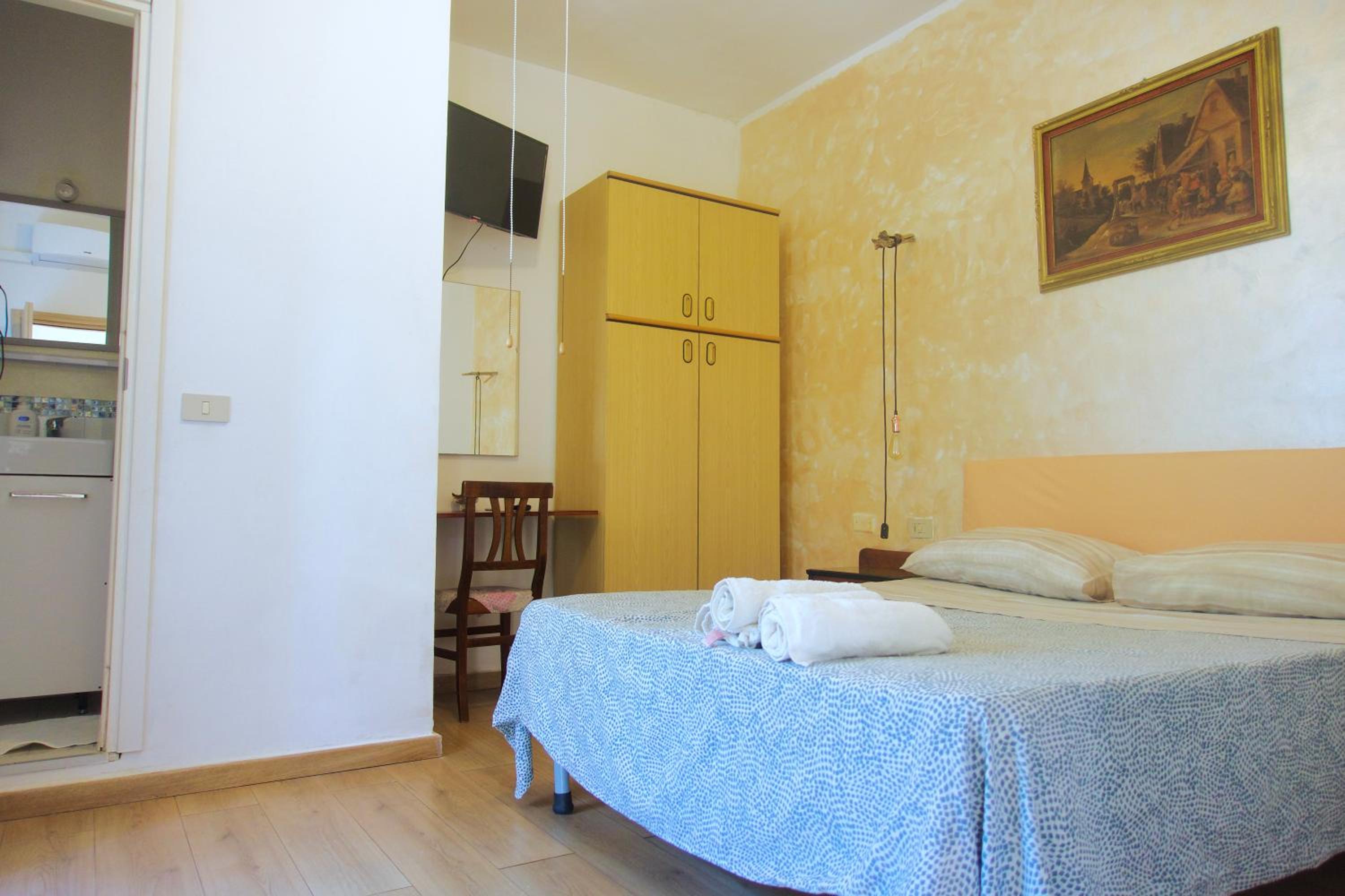 Double Room with Private Bathroom photo 1