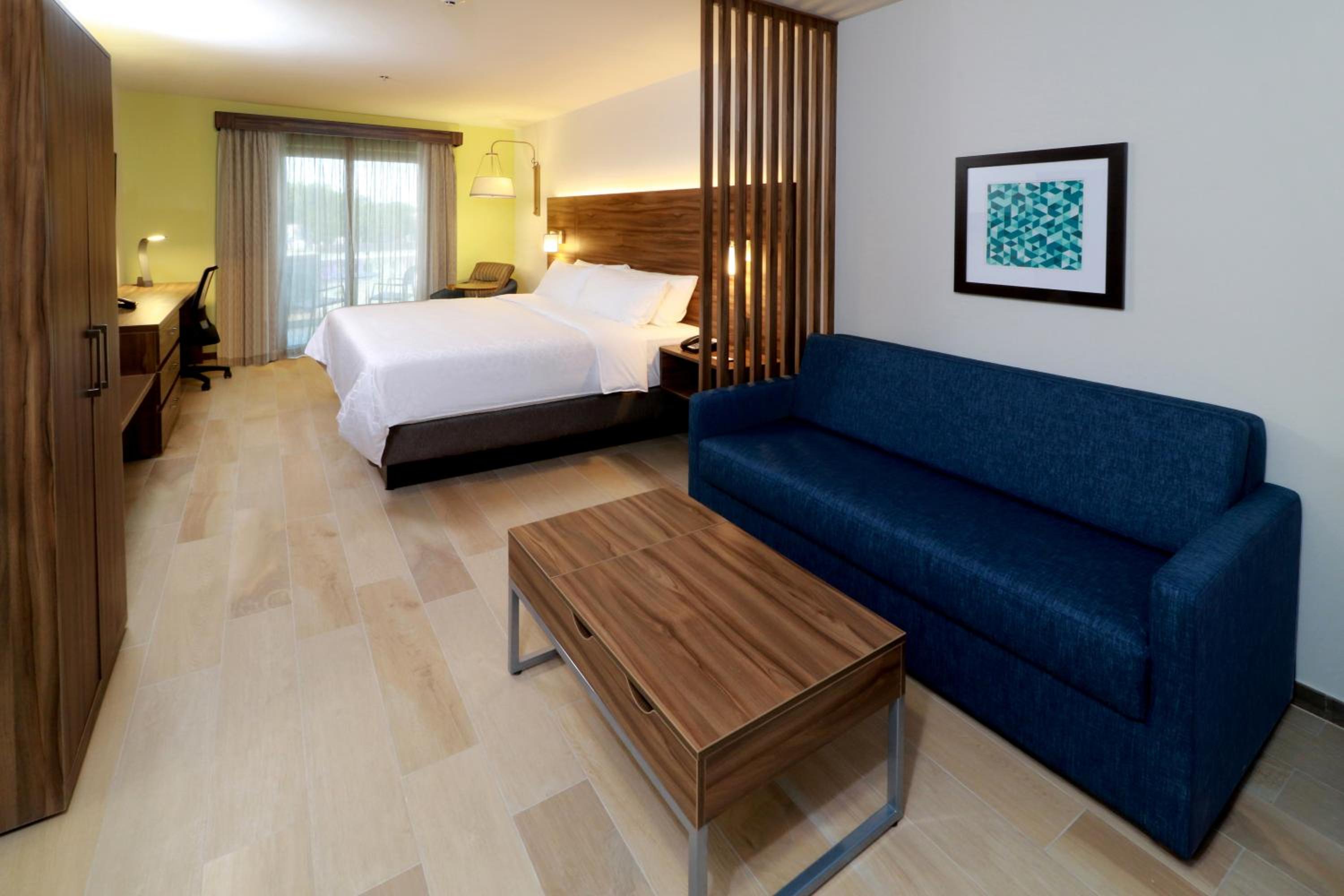 King Suite with Balcony photo 1