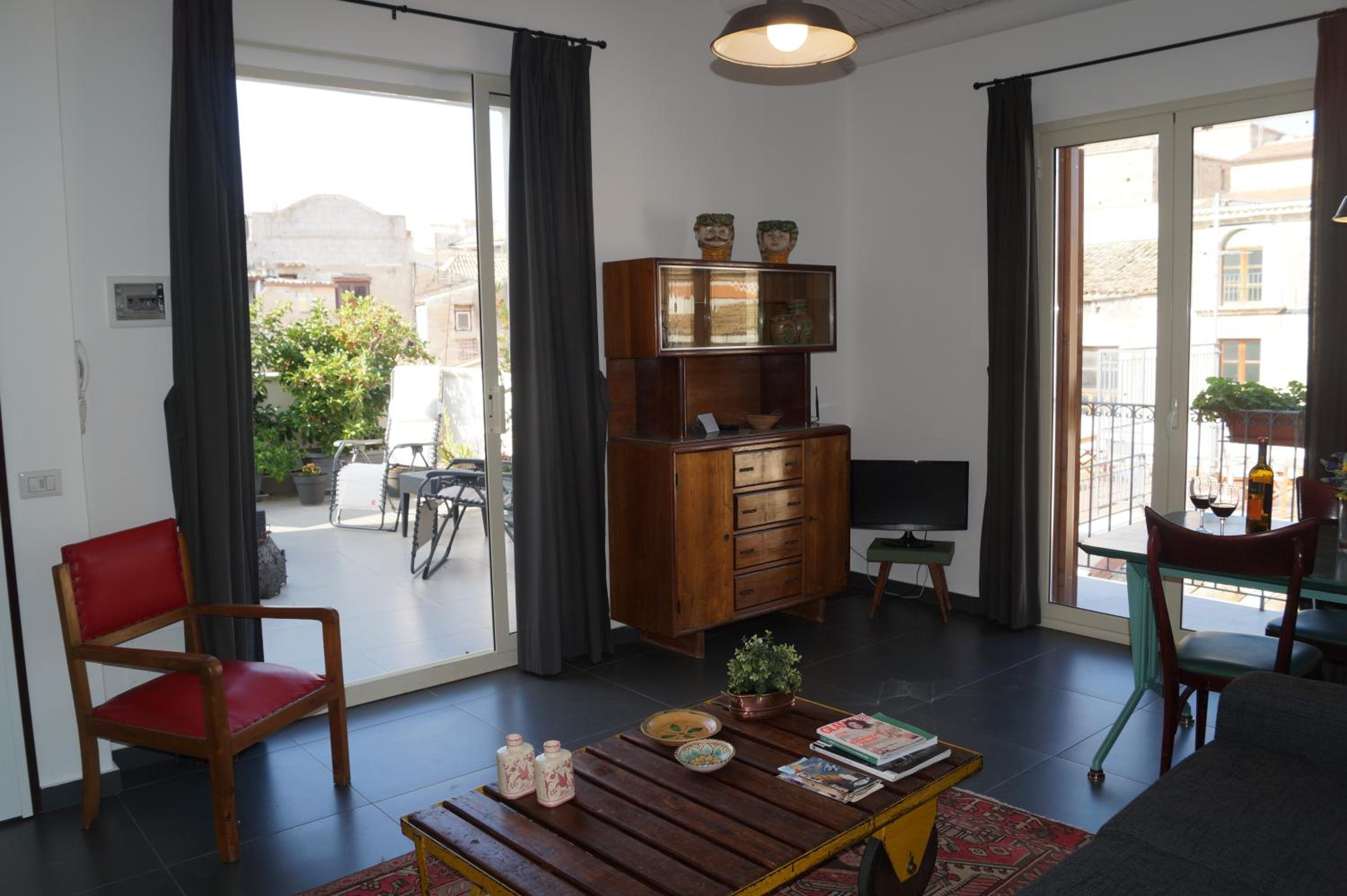 Appartamento con una camera con balcone con terrazza