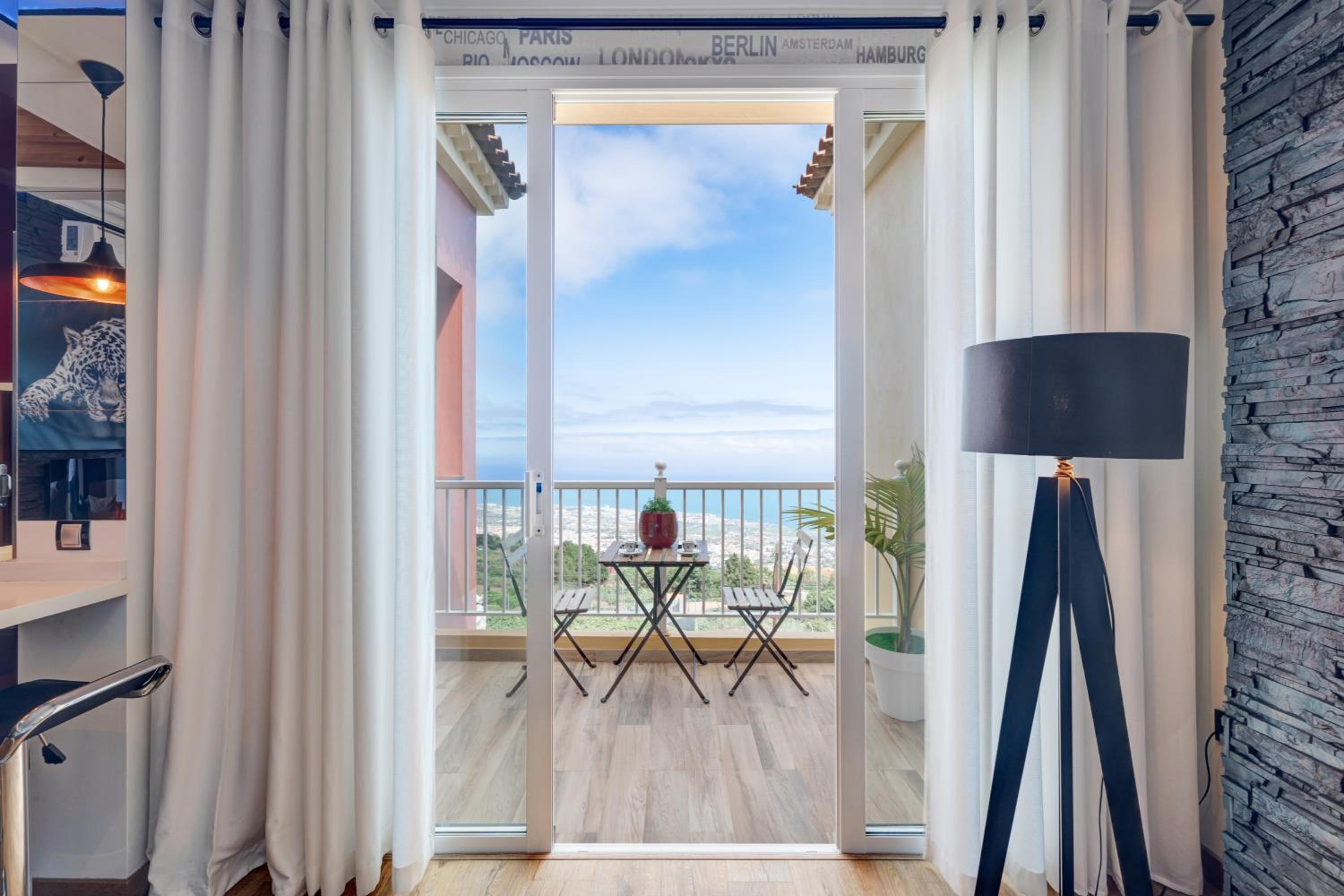 Two-Bedroom Deluxe Apartment with Ocean View photo 2