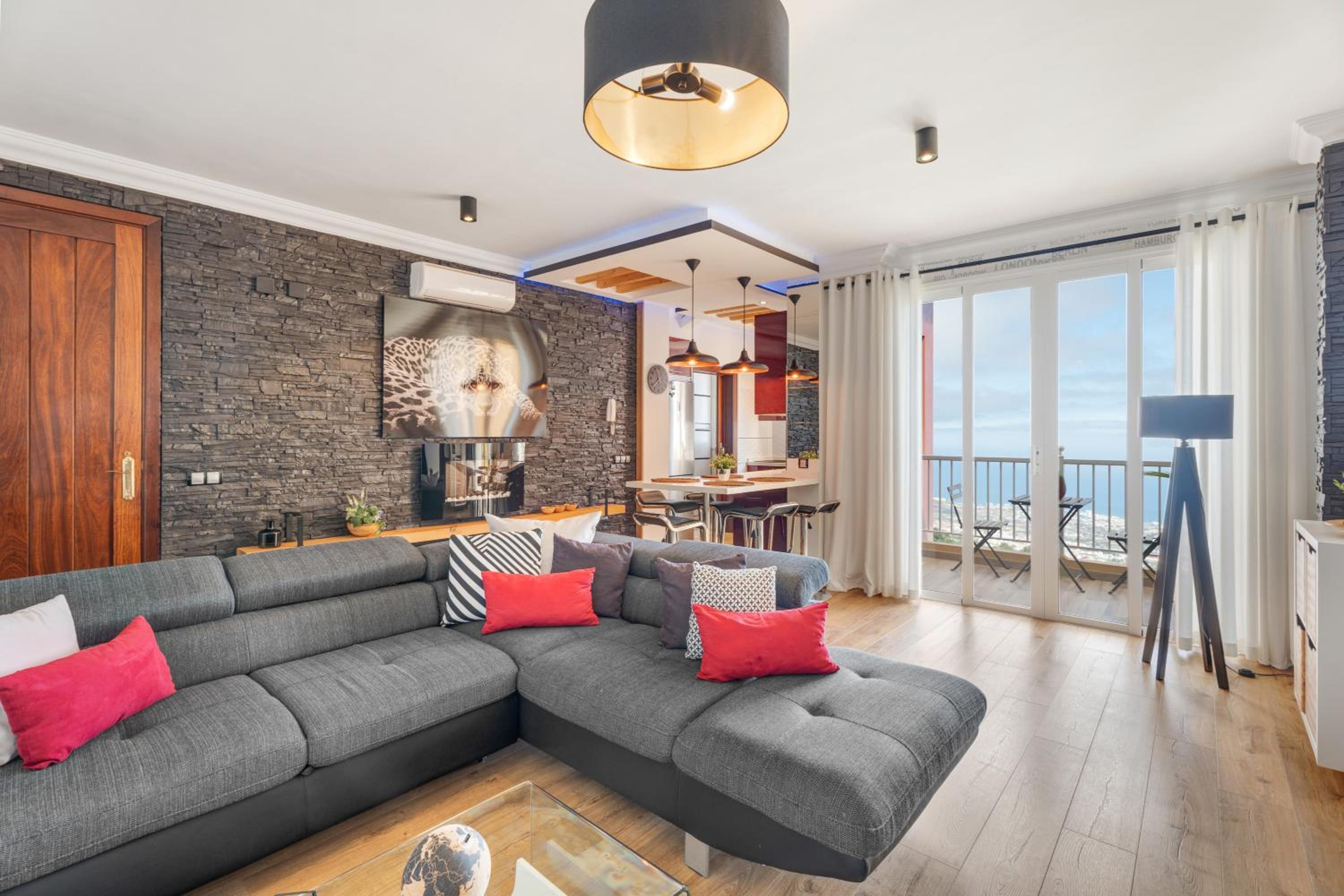 Apartamento de un dormitorio superior con balcón