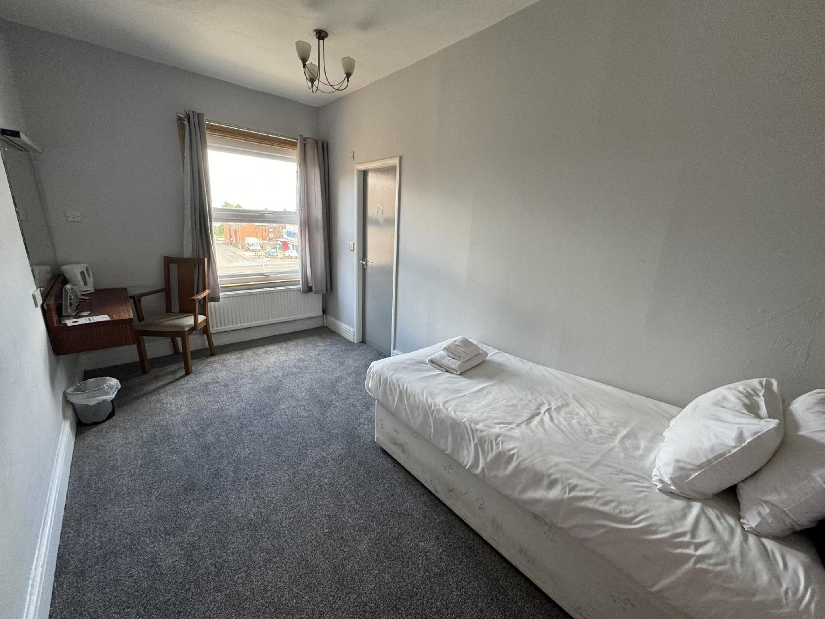 Small Single Room photo 3