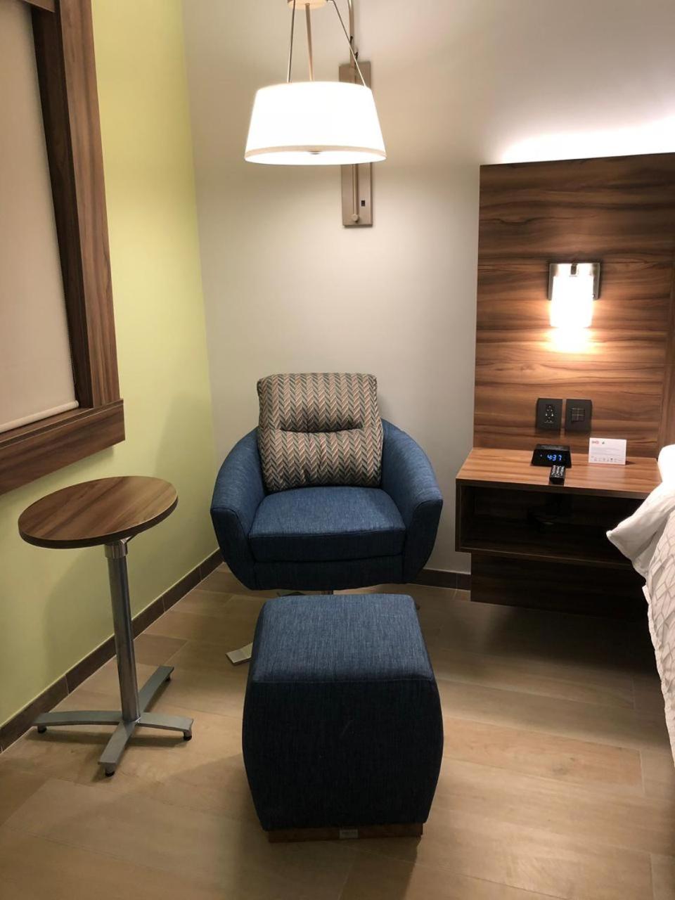 Standard King Room photo 1