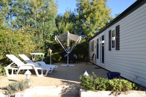Prestige 2-Bedroom Mobile Home photo 1