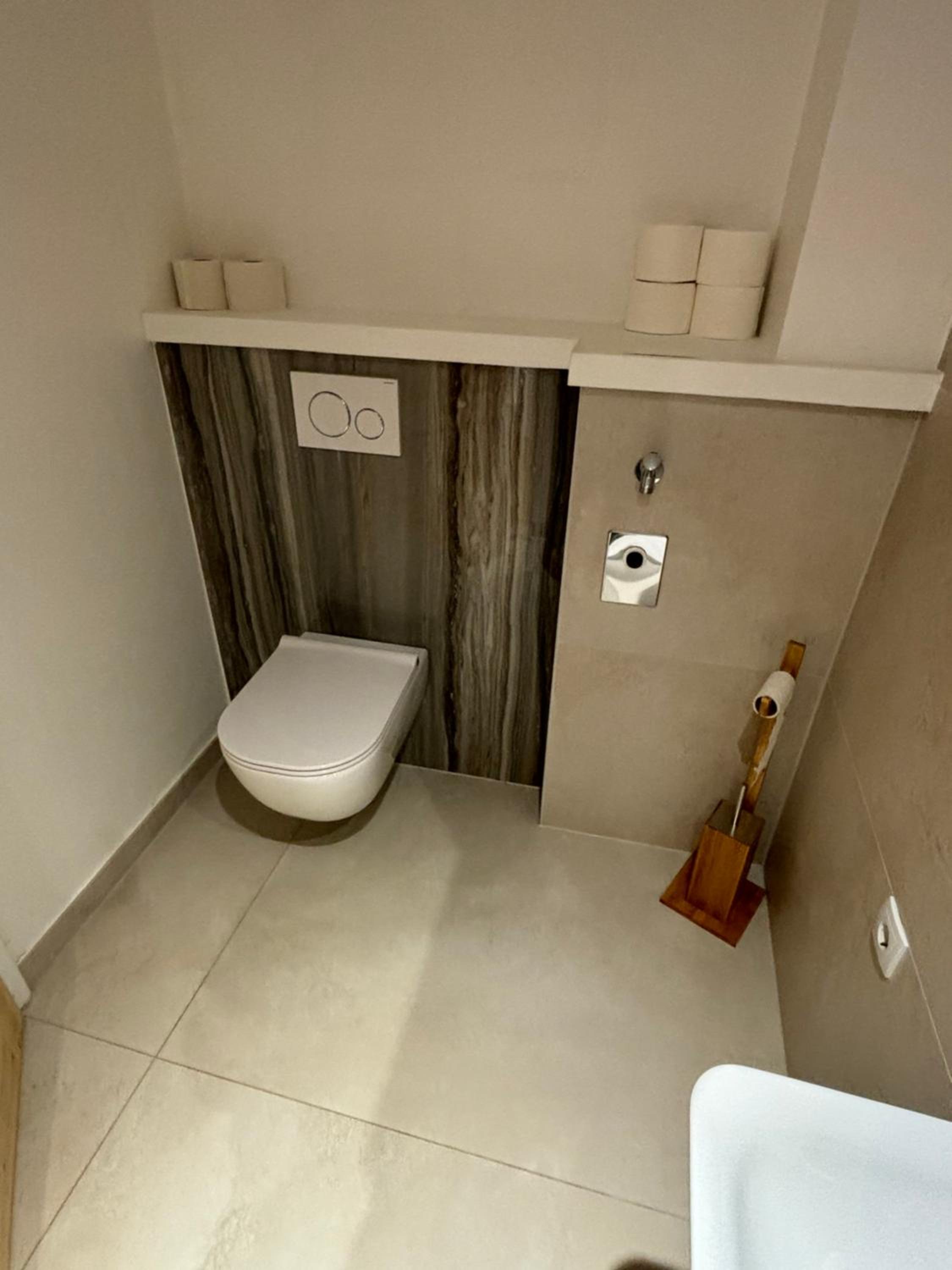 One-Bedroom Apartment photo 3