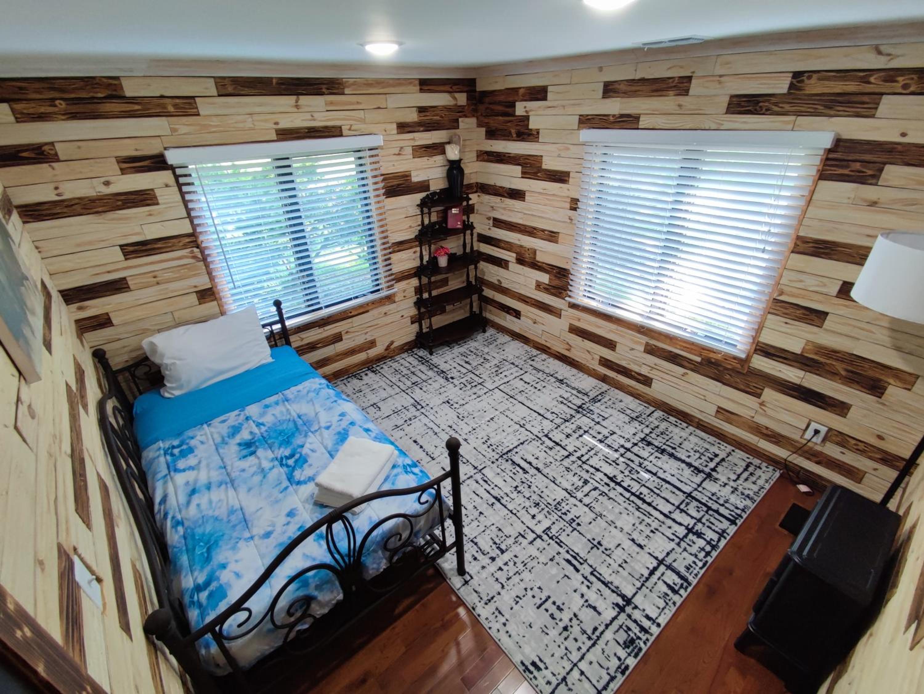 Apartment with Lake View - Photo 5