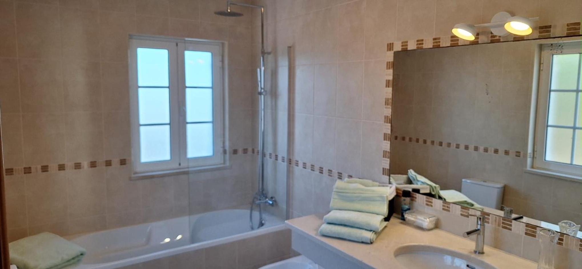 Double Room with Private Bathroom photo 3