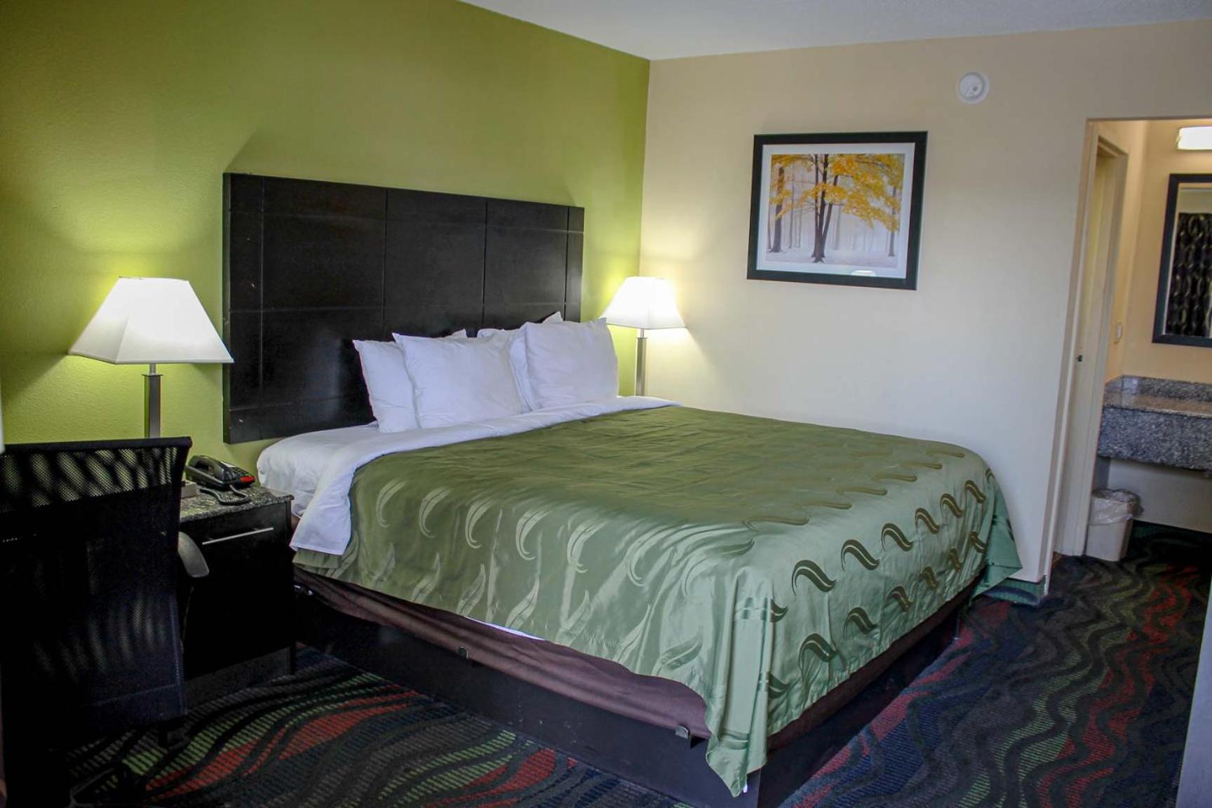 Deluxe King Room - Non-Smoking - Photo 1