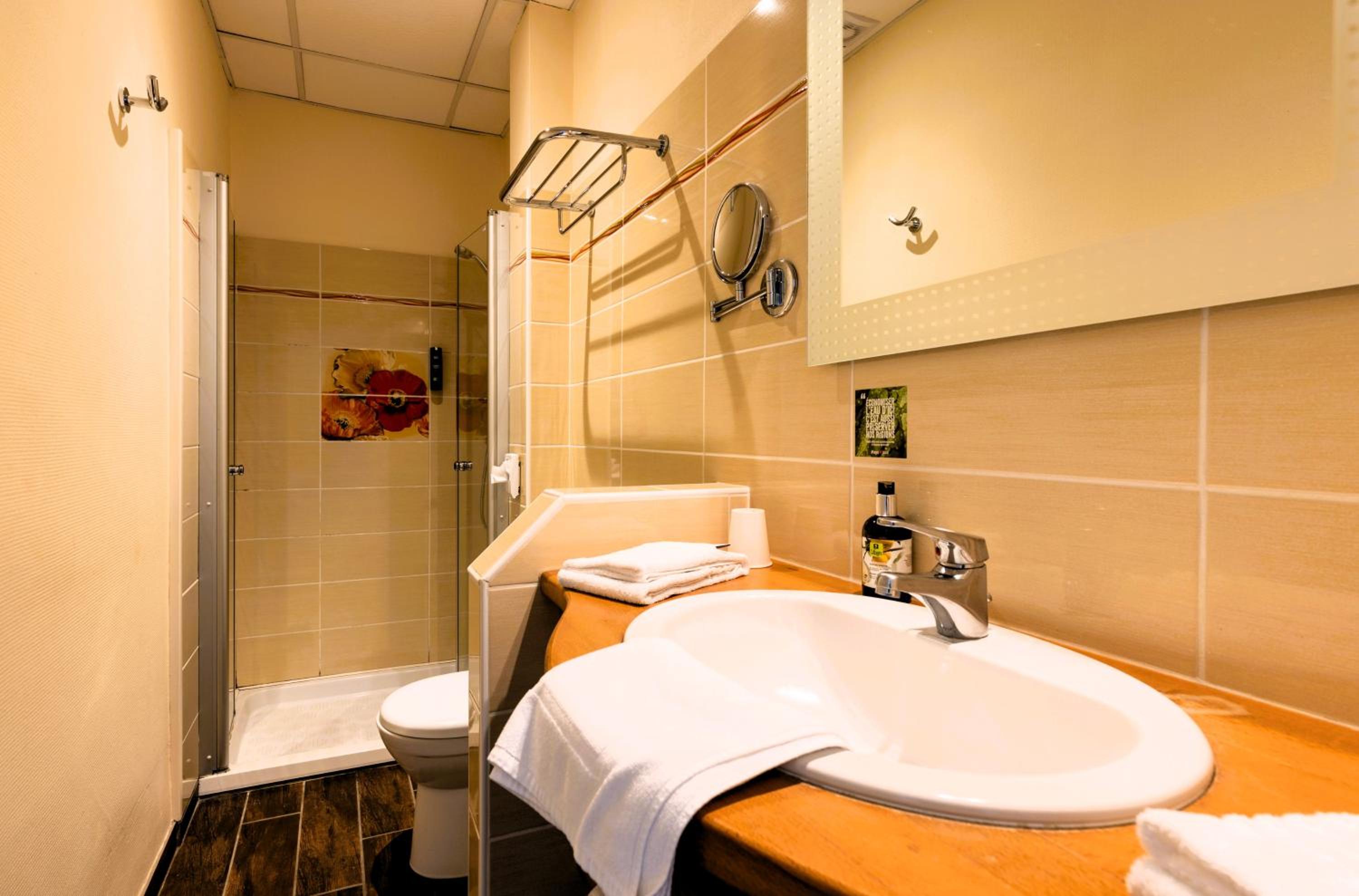 Double Room with Shower - Photo 20