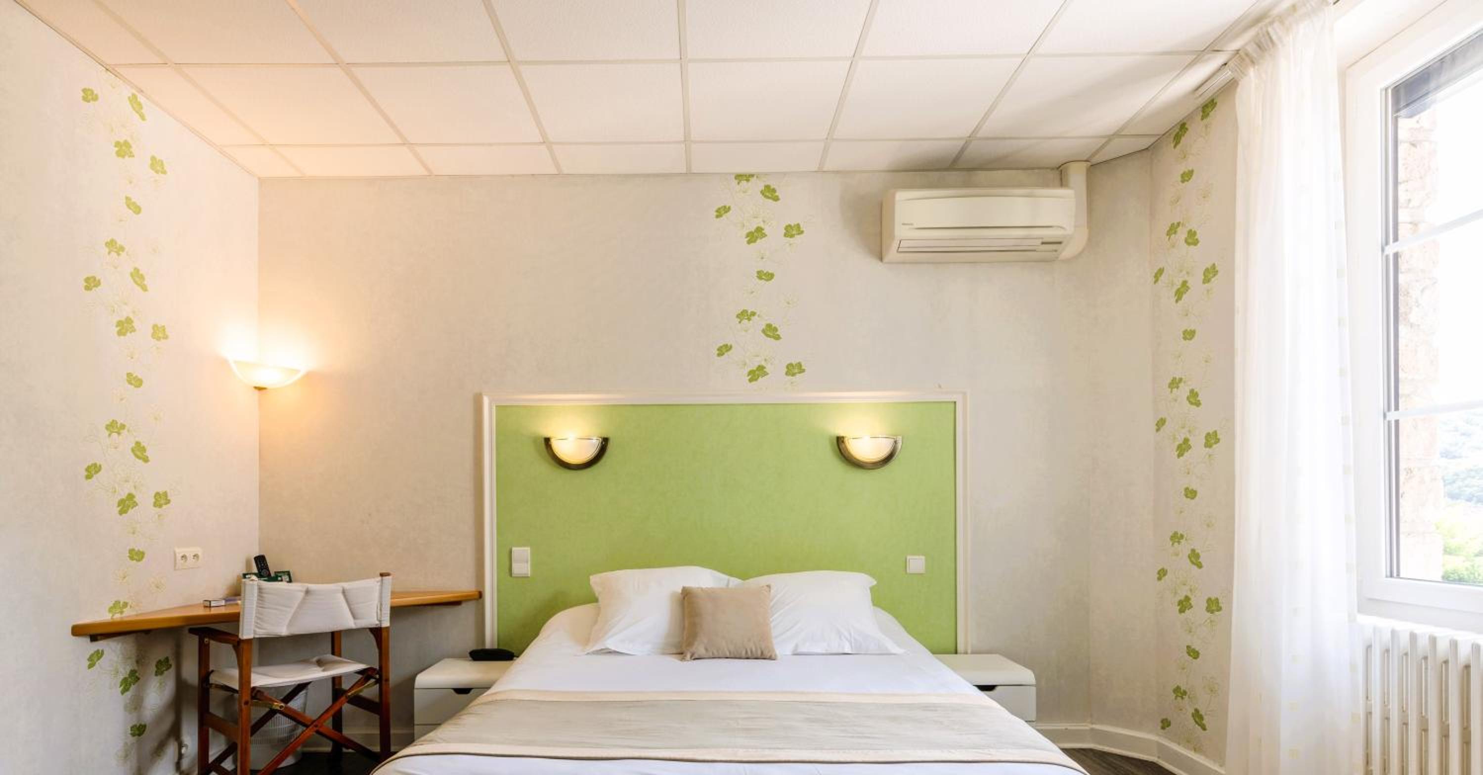 Double Room with Shower - Photo 9