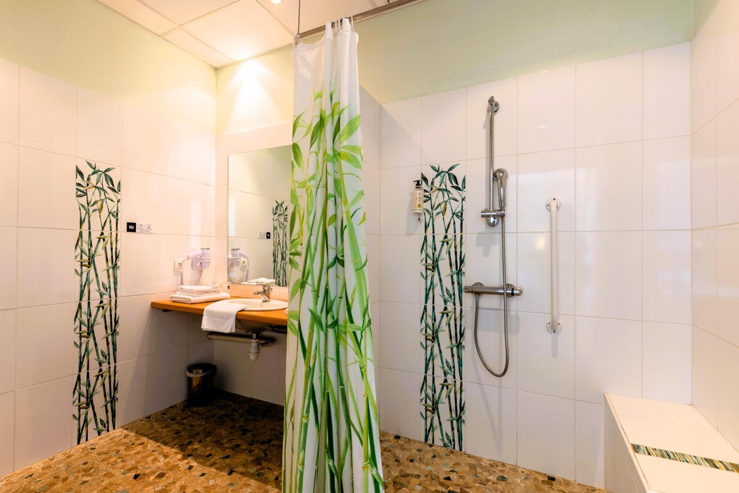 Double Room with Shower - Photo 8