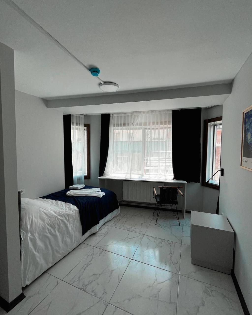 Single Room with Shared Bathroom photo 1