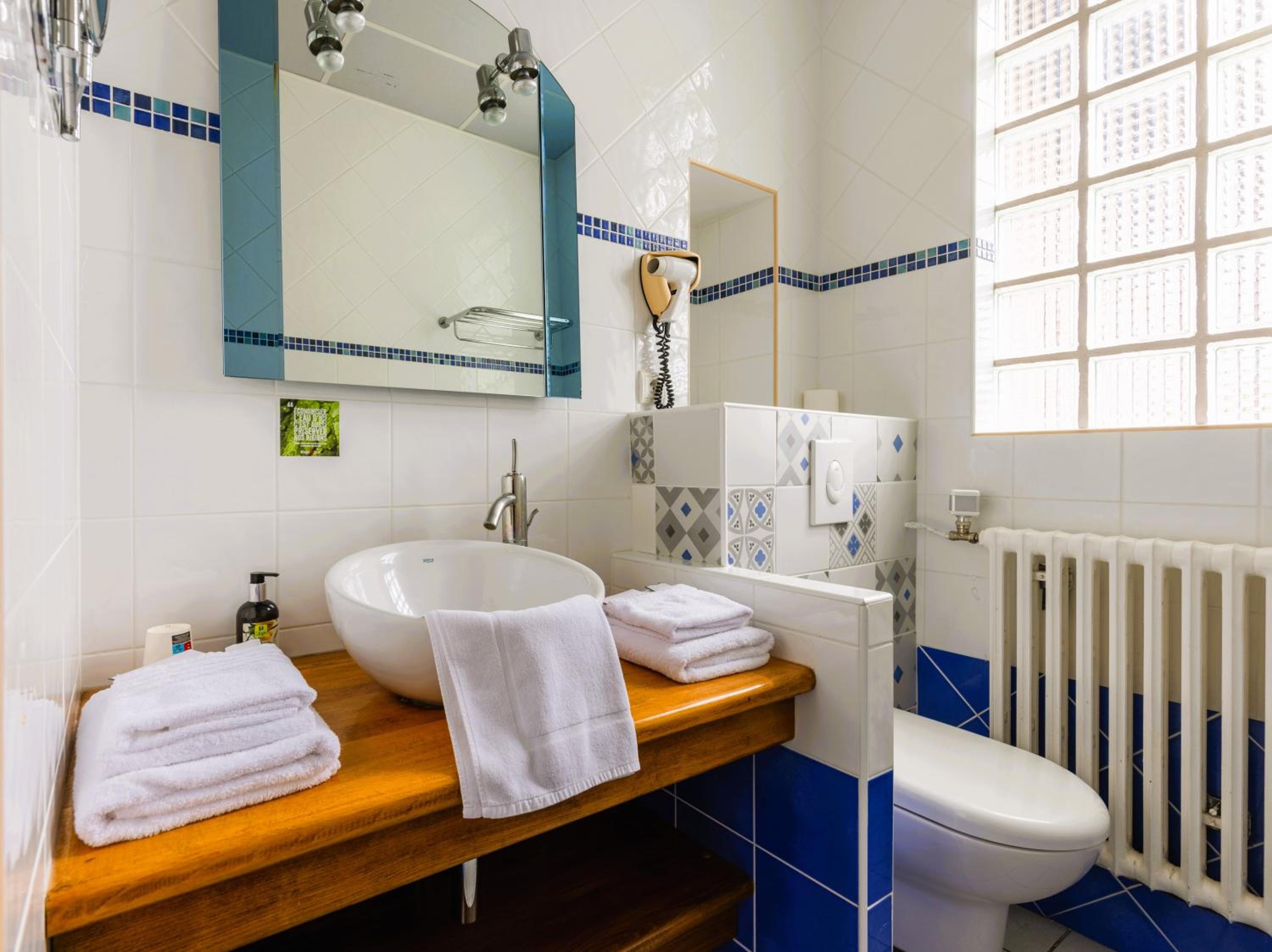 Double Room with Shower - Photo 10