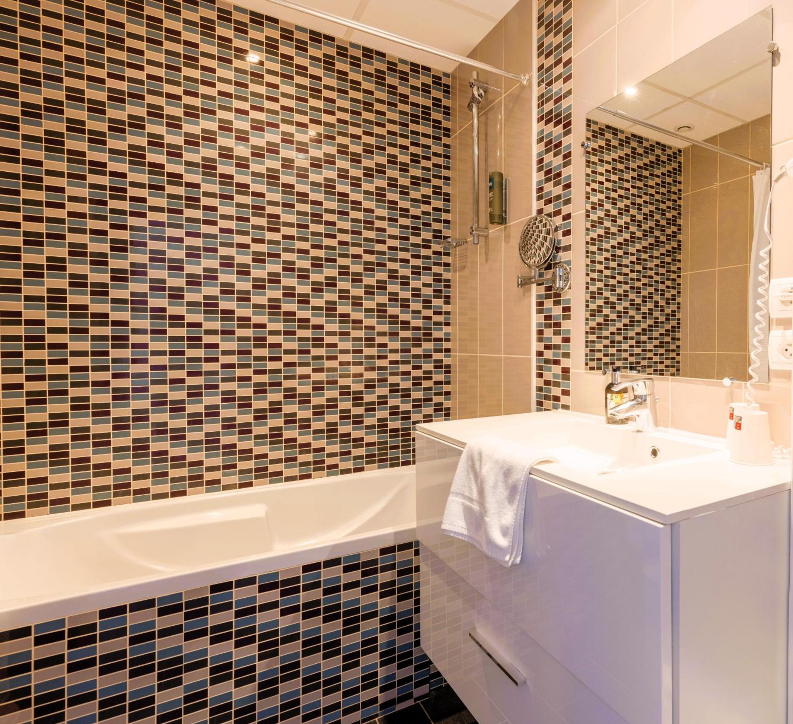 Double Room with Shower - Photo 16