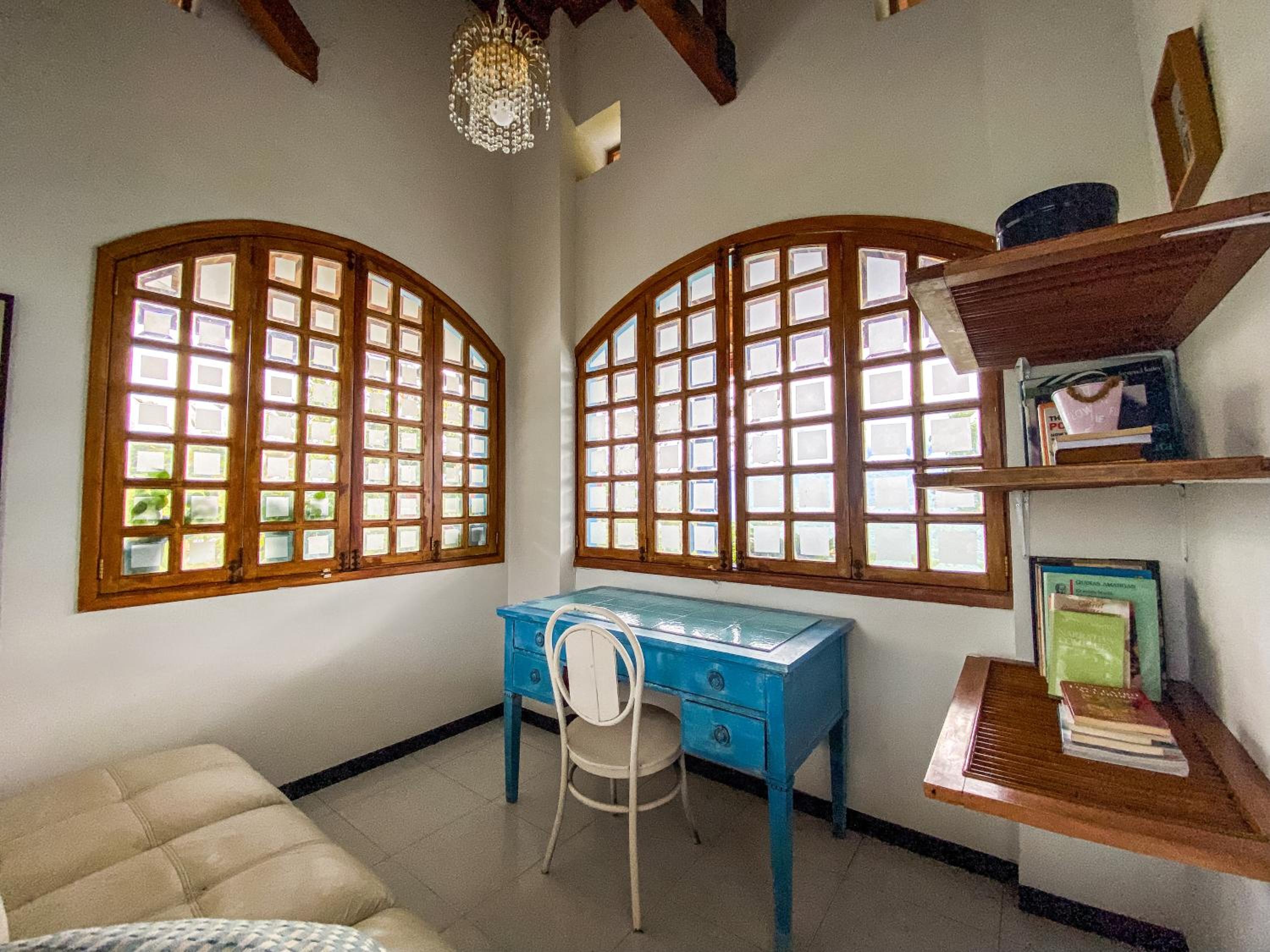 Seven-Bedroom House photo 1