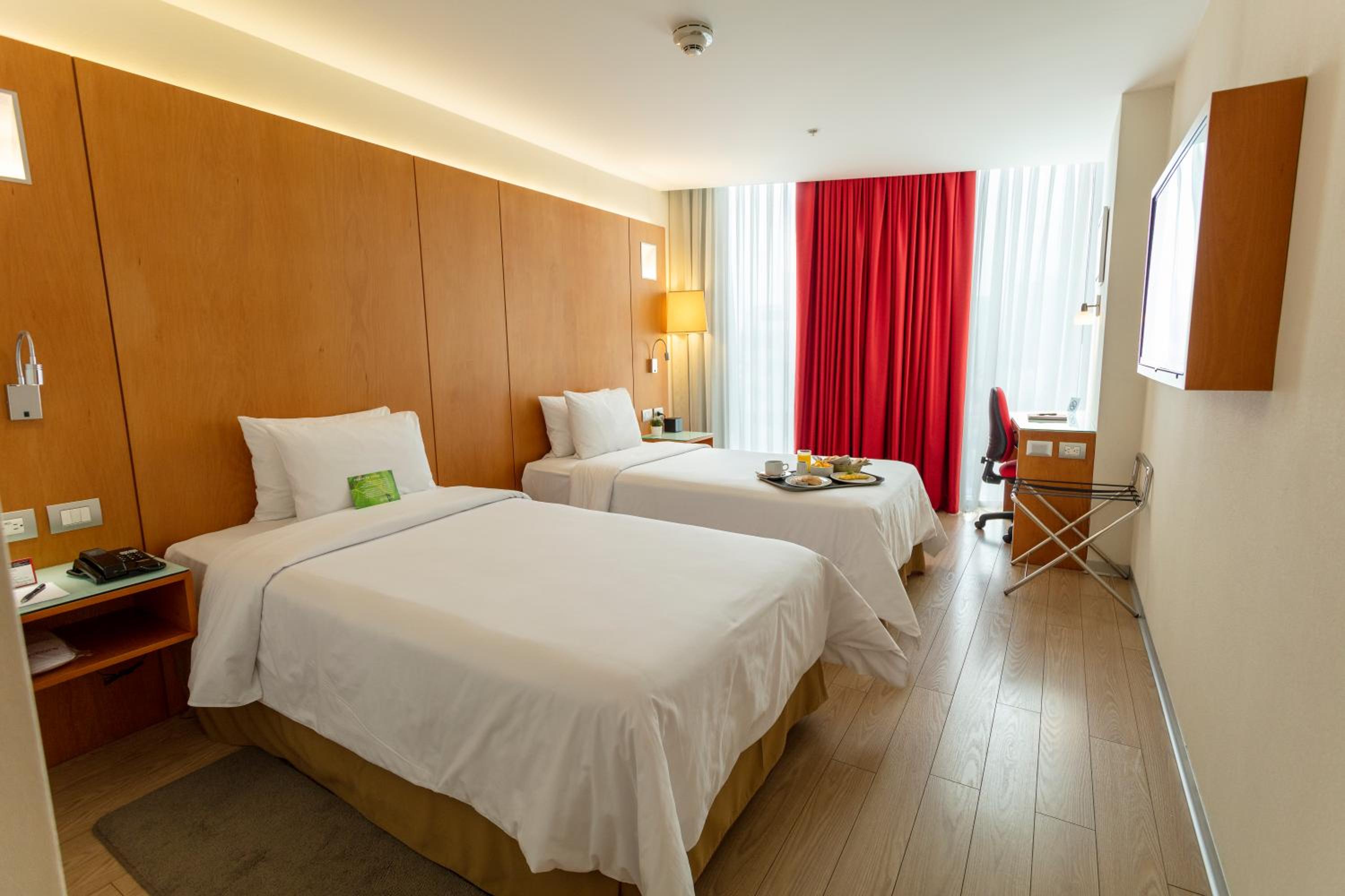 Twin Room - Non-Smoking photo 3