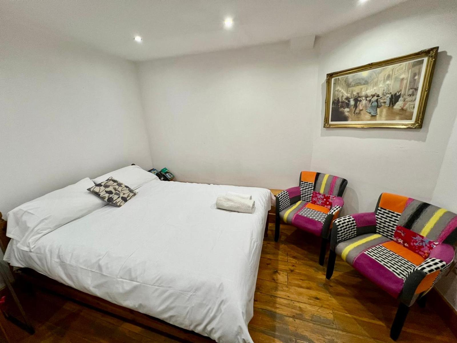 Double Room with Shared Bathroom photo 1