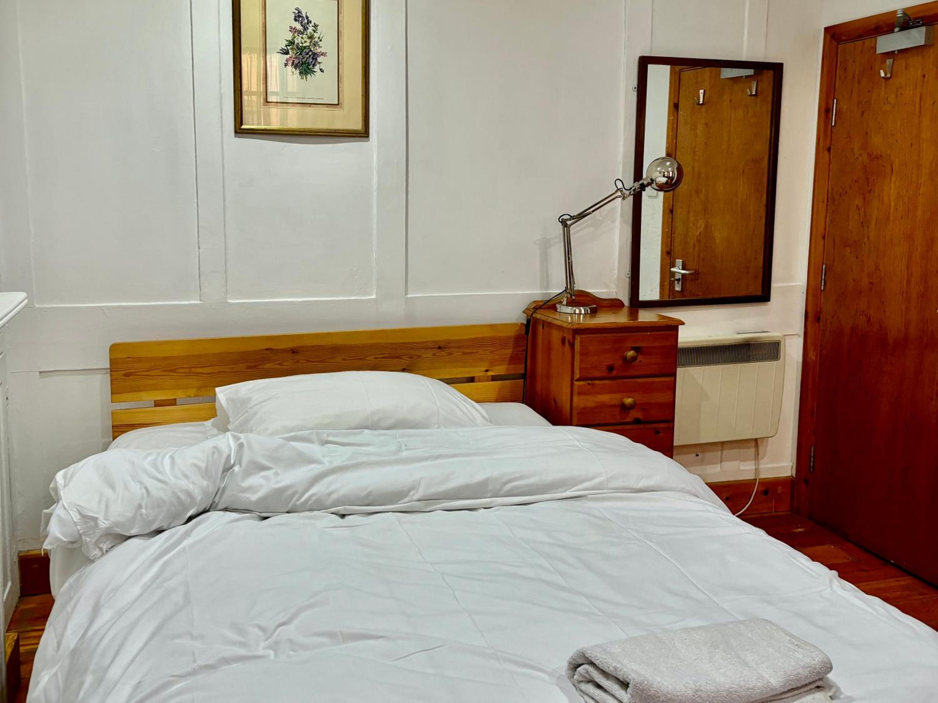Double Room with Shared Bathroom photo 3