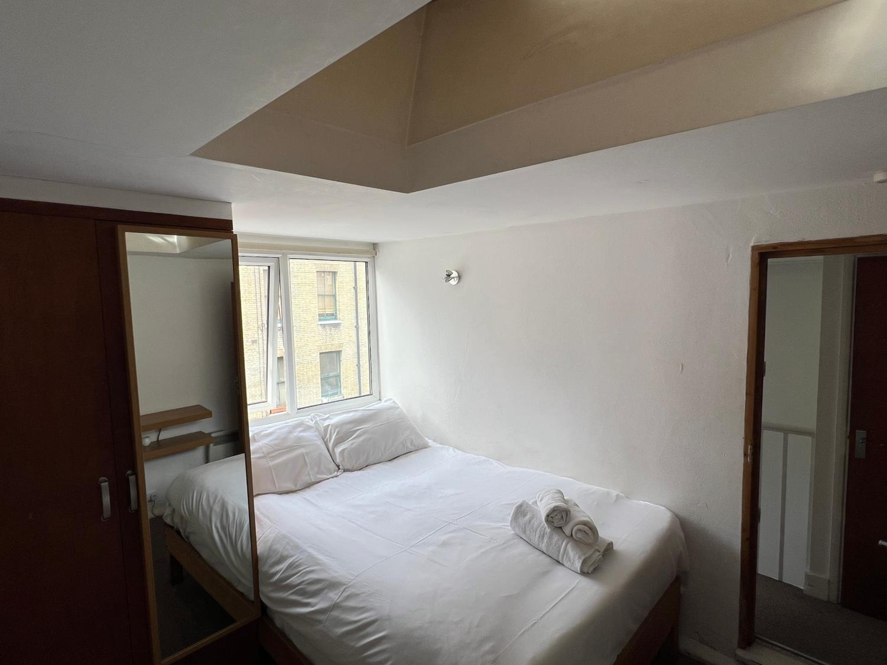 Double Room with Shared Bathroom photo 2