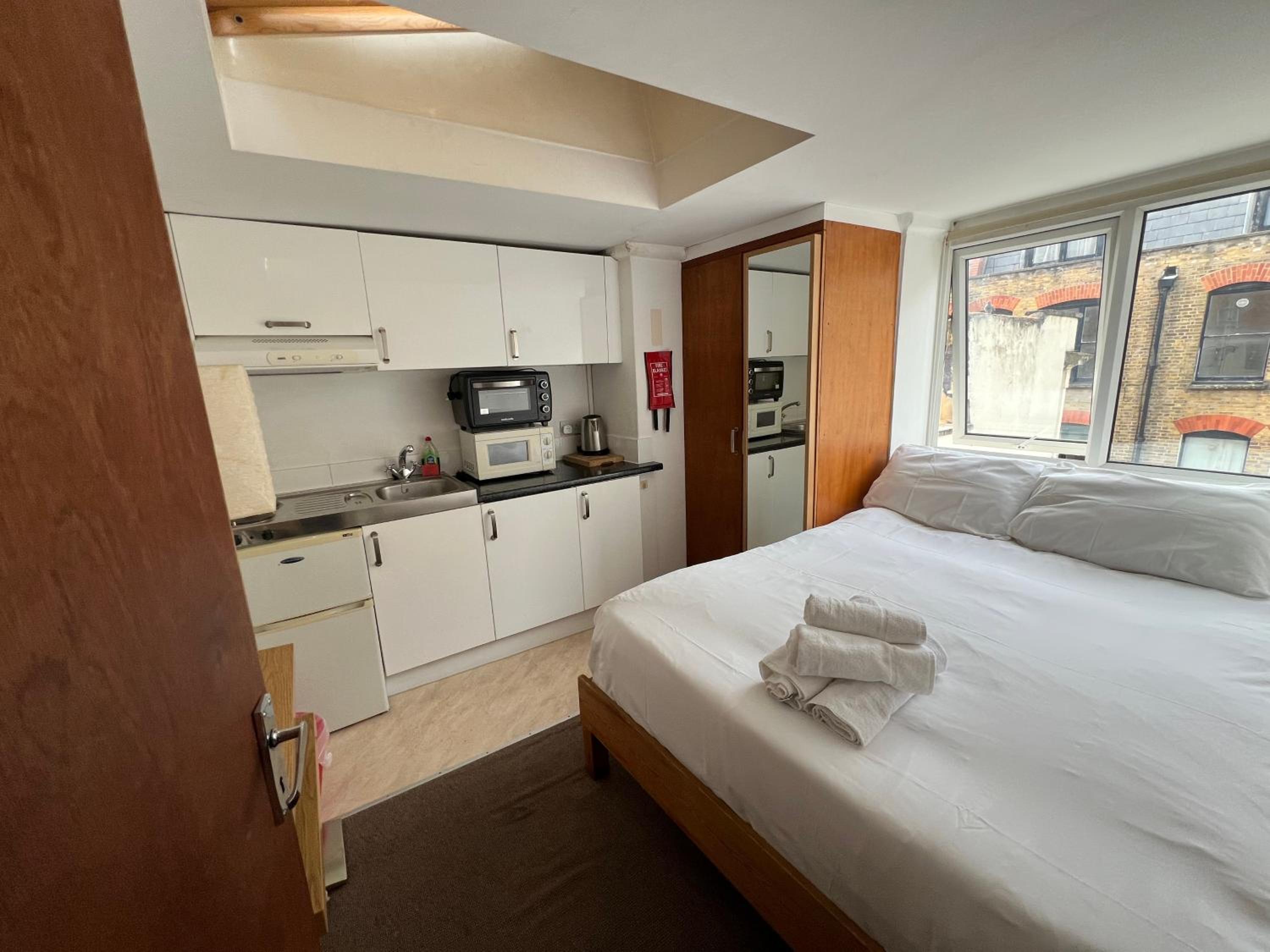 Double Room with Shared Bathroom photo 1
