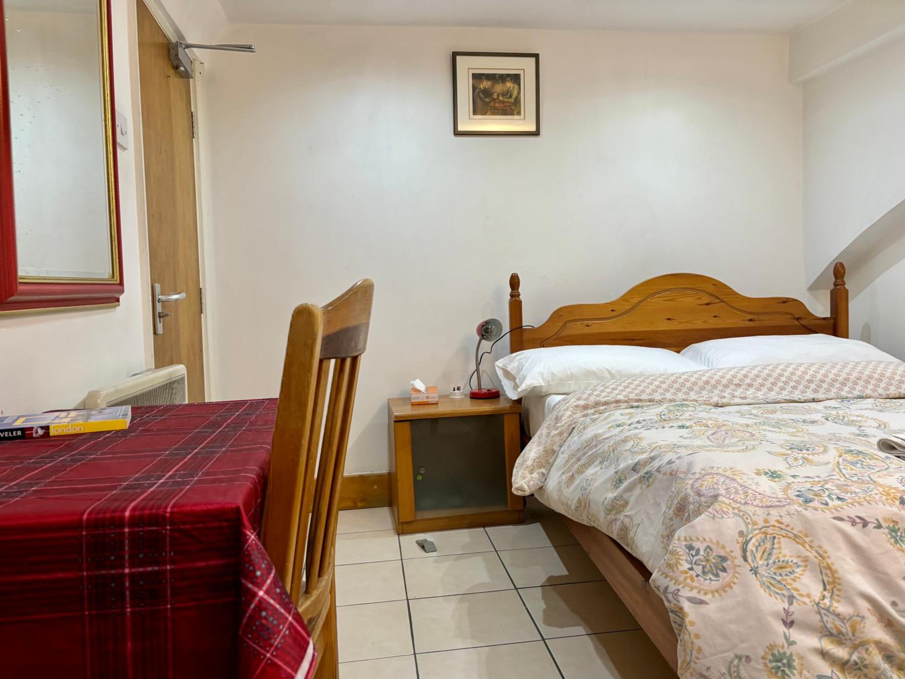 Double Room with Shared Bathroom photo 3