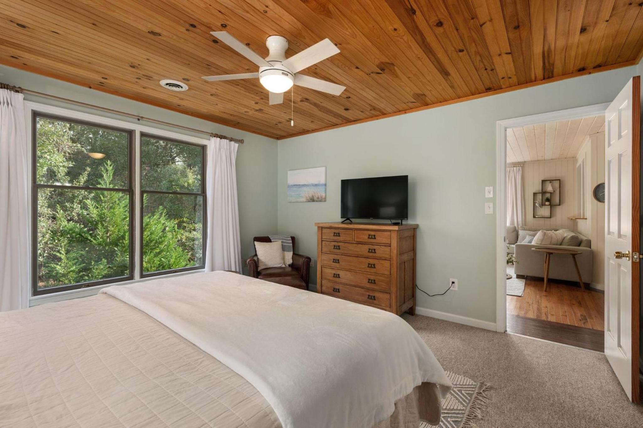 Three-Bedroom Vacation Home  photo 3