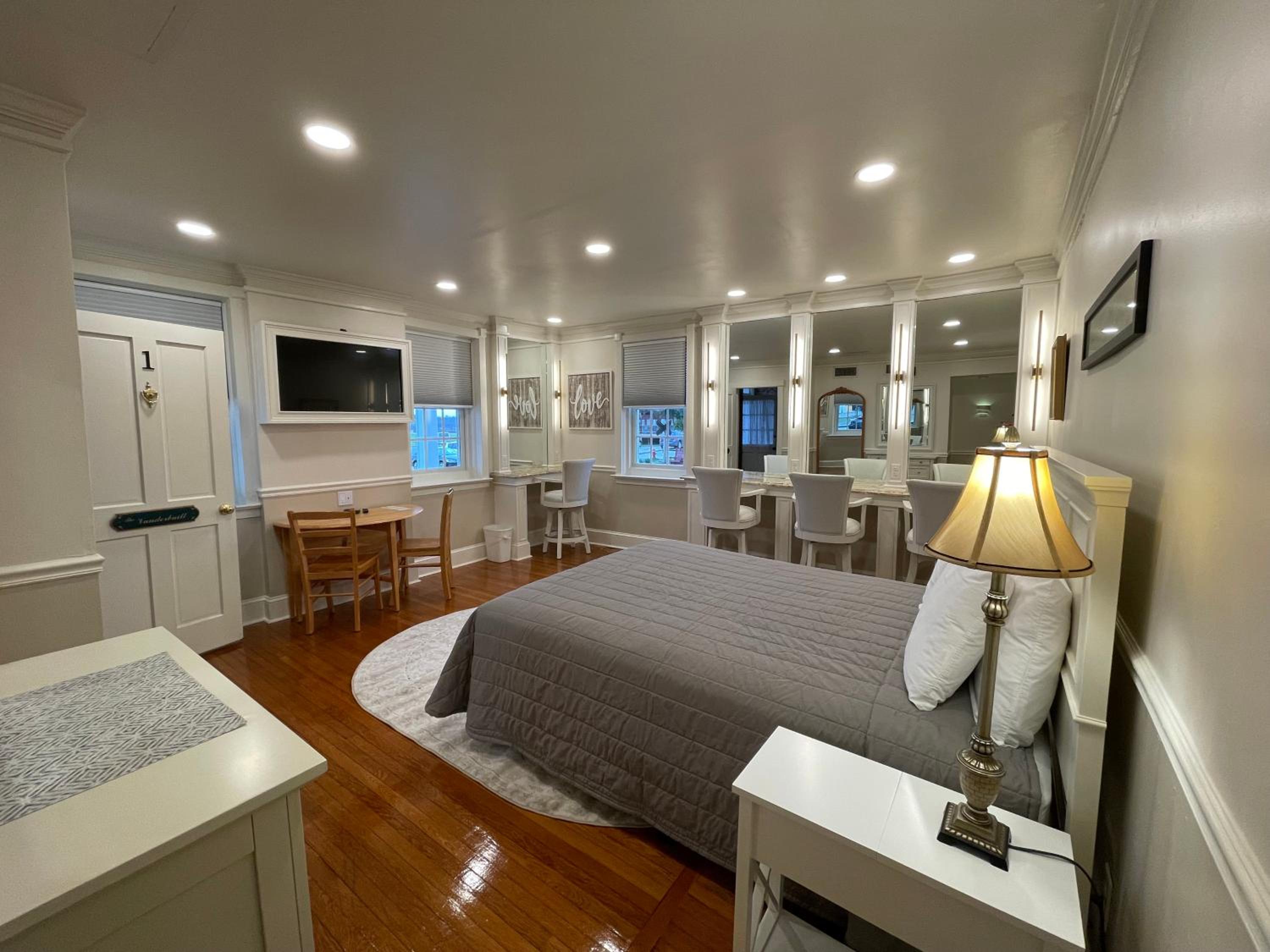 Farmhouse Efficiency Suite - Front - Photo 4
