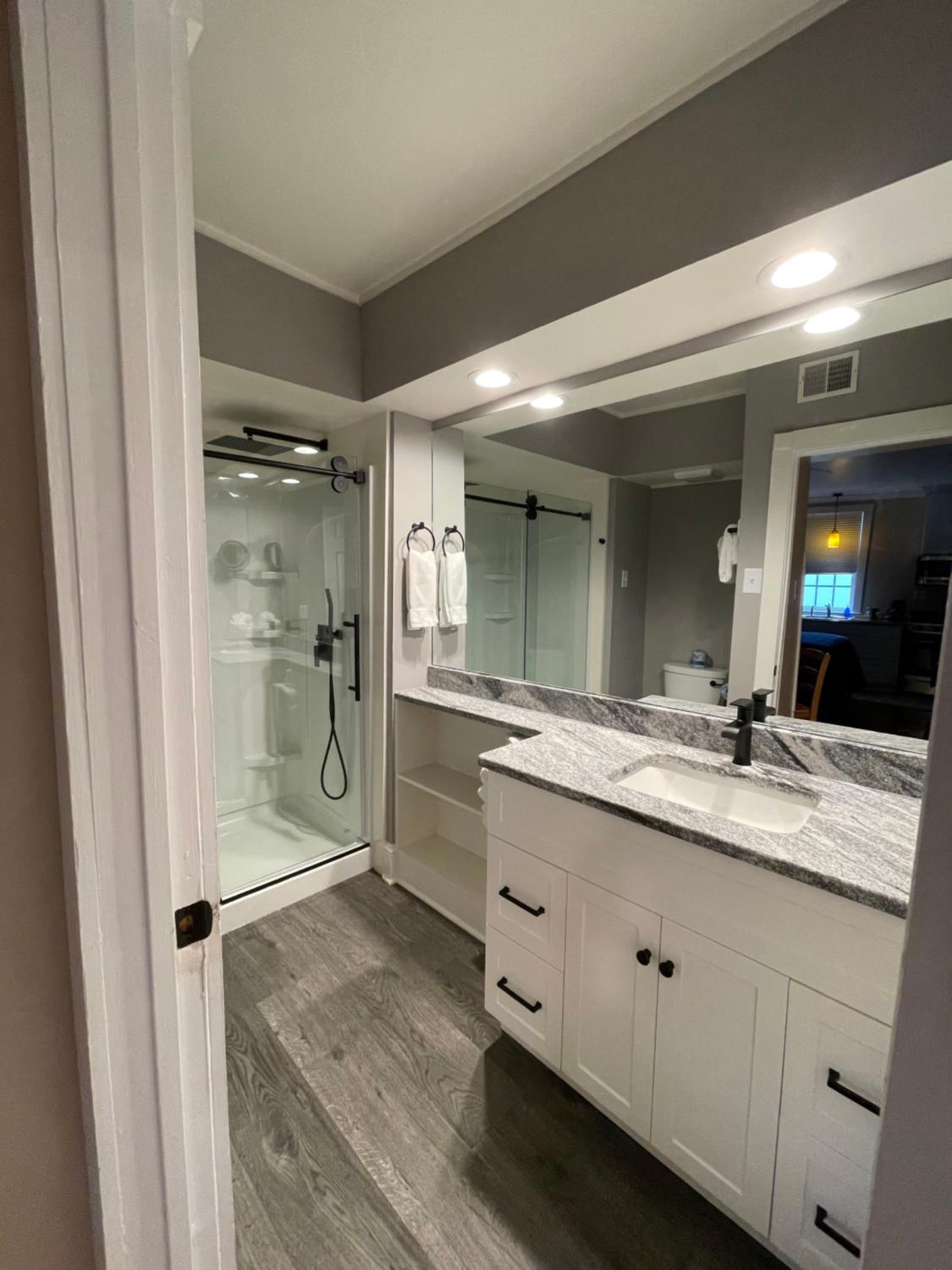 Farmhouse Efficiency Suite - Front - Photo 5