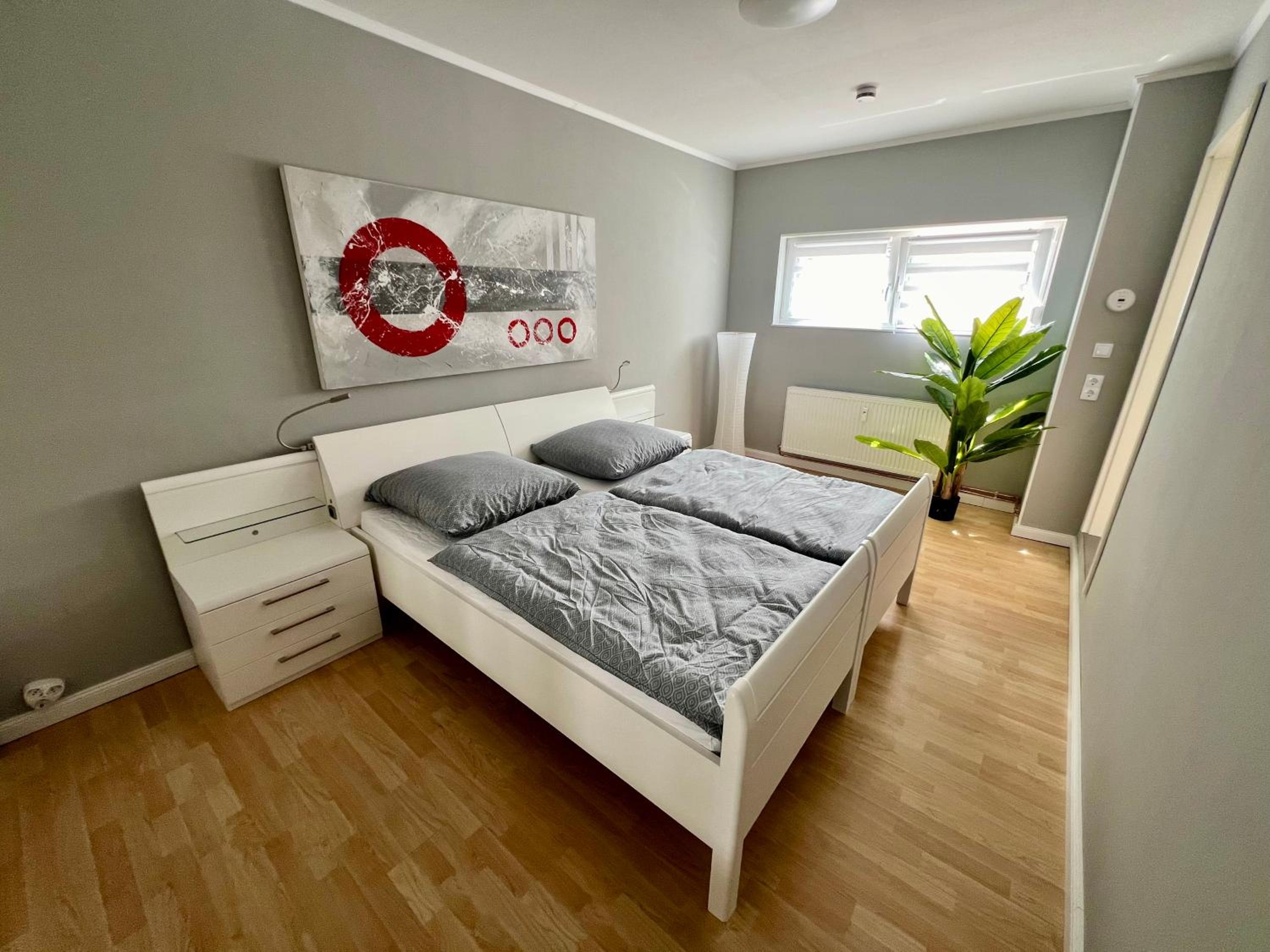 One-Bedroom Apartment photo 1
