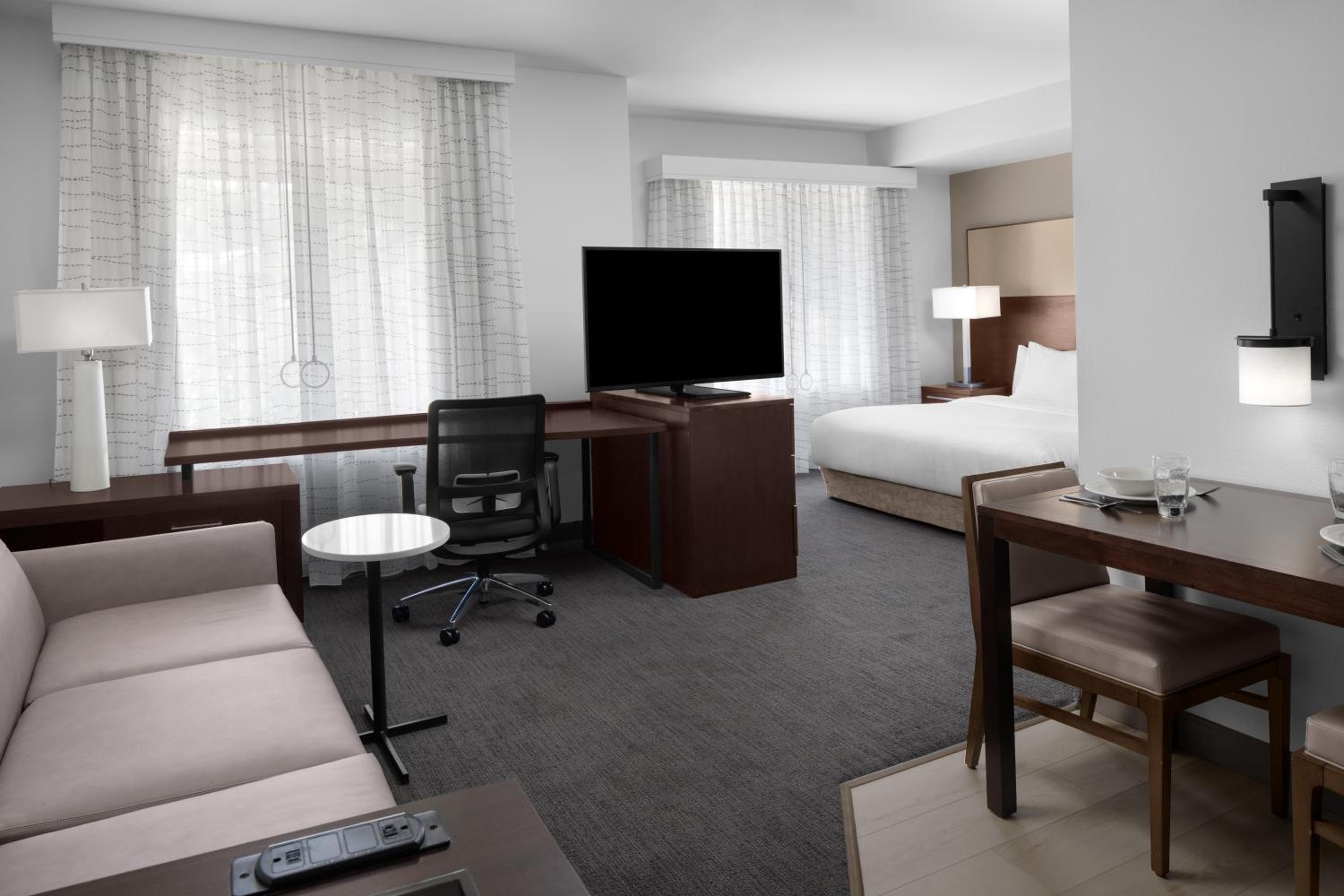 King Studio Suite with Sofa Bed - Non-Smoking - Photo 1