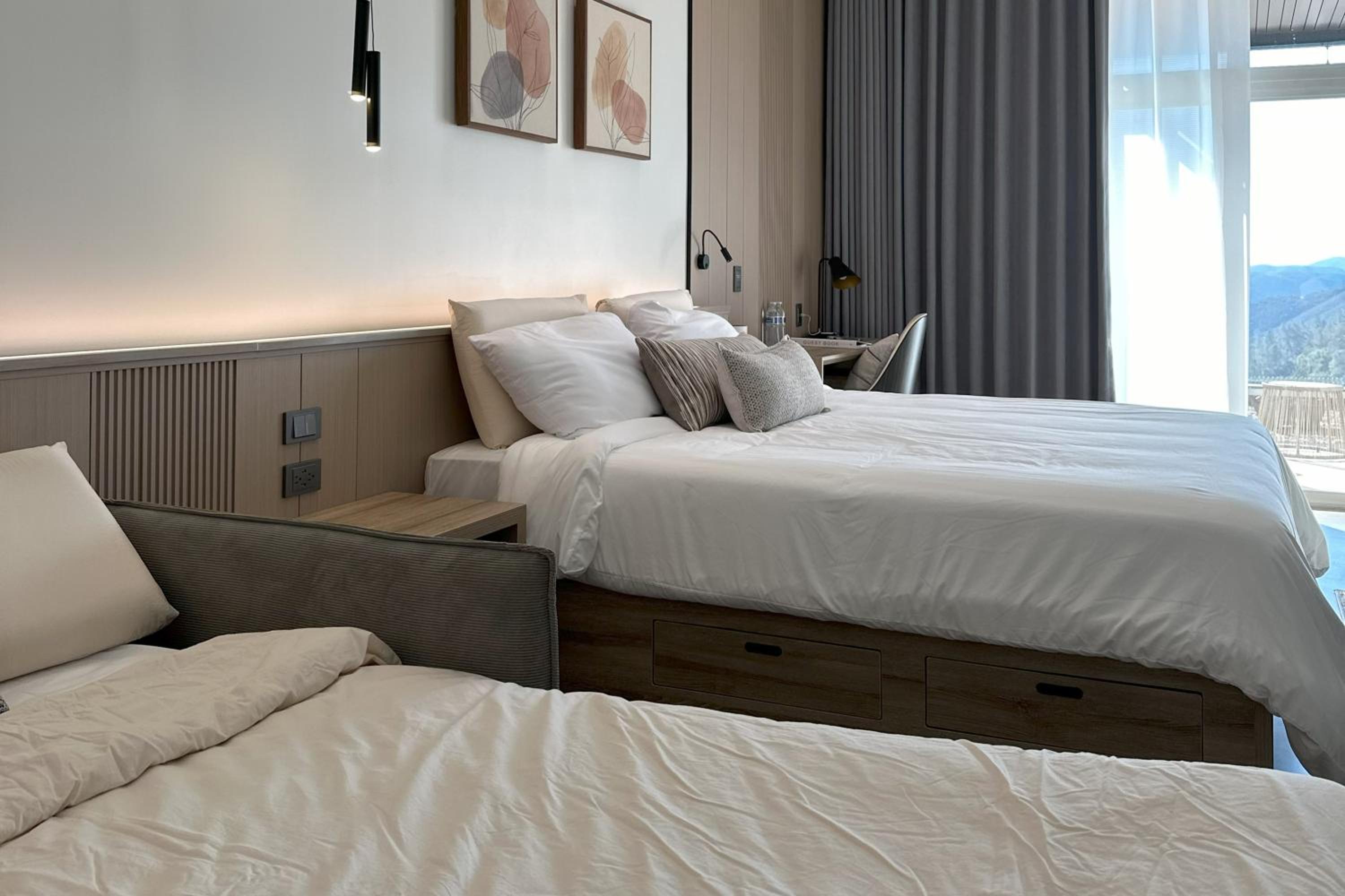 Deluxe Double Room with Extra Bed photo 2