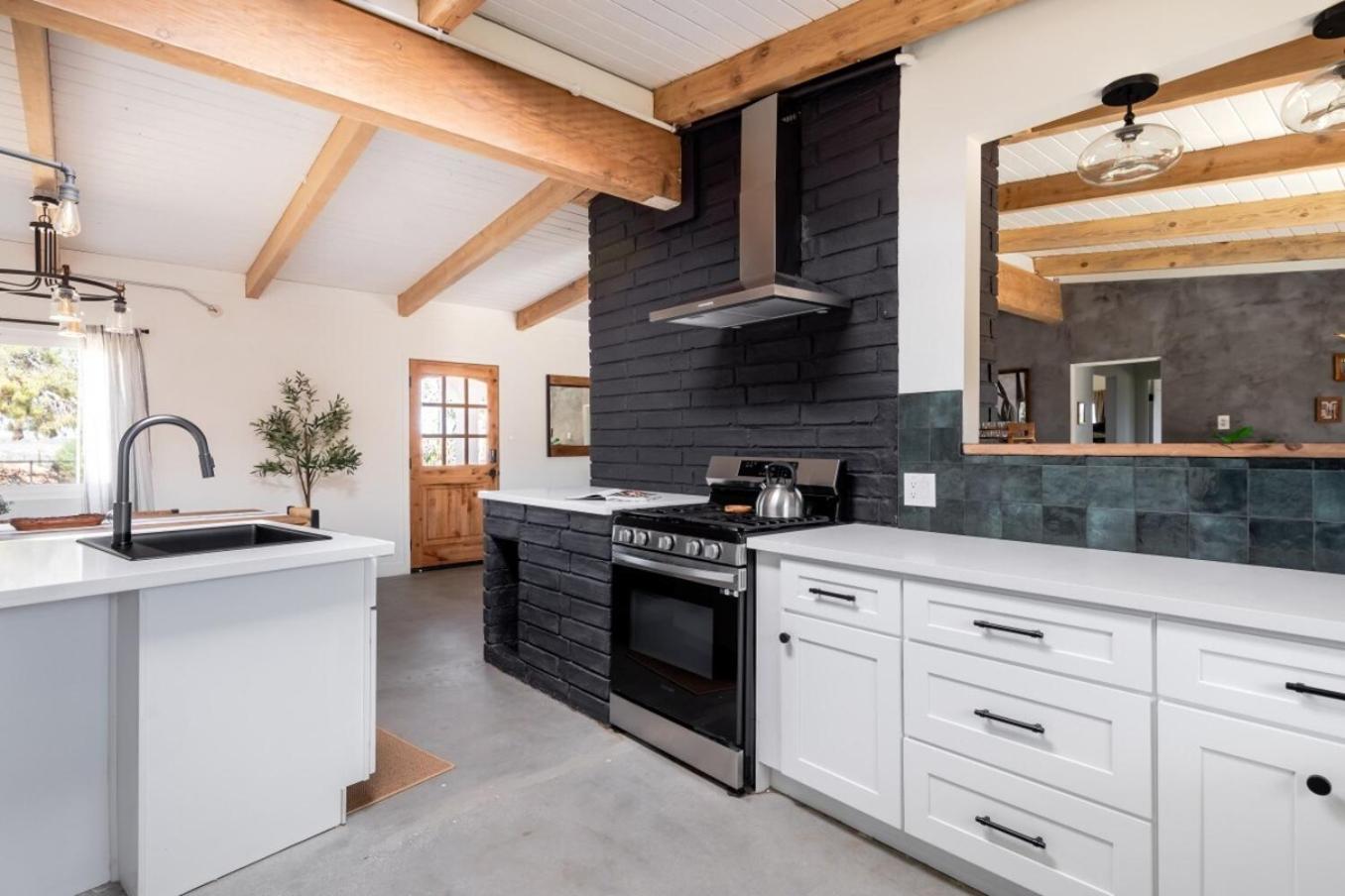 Two-Bedroom House photo 2