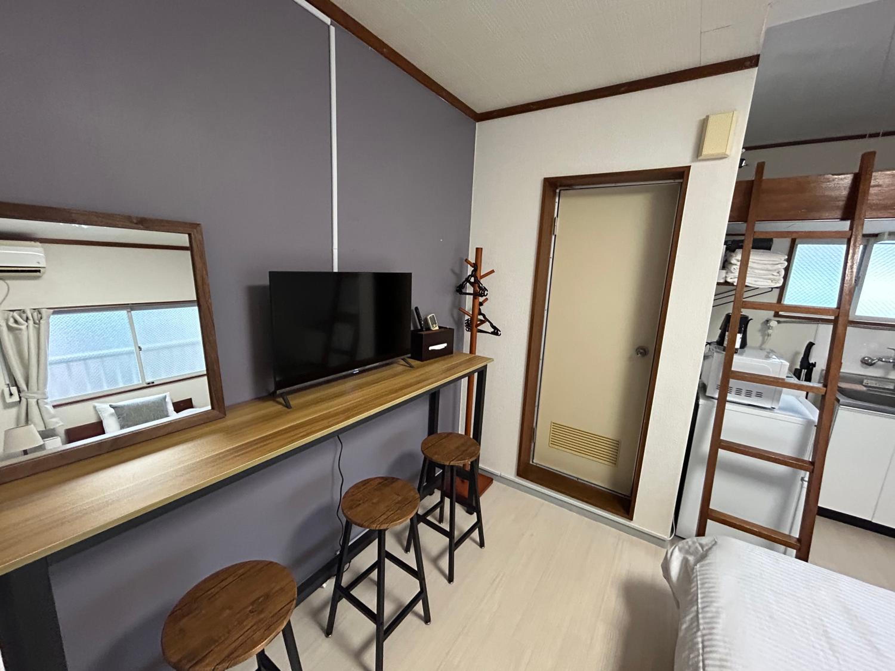 One-Bedroom Apartment photo 2