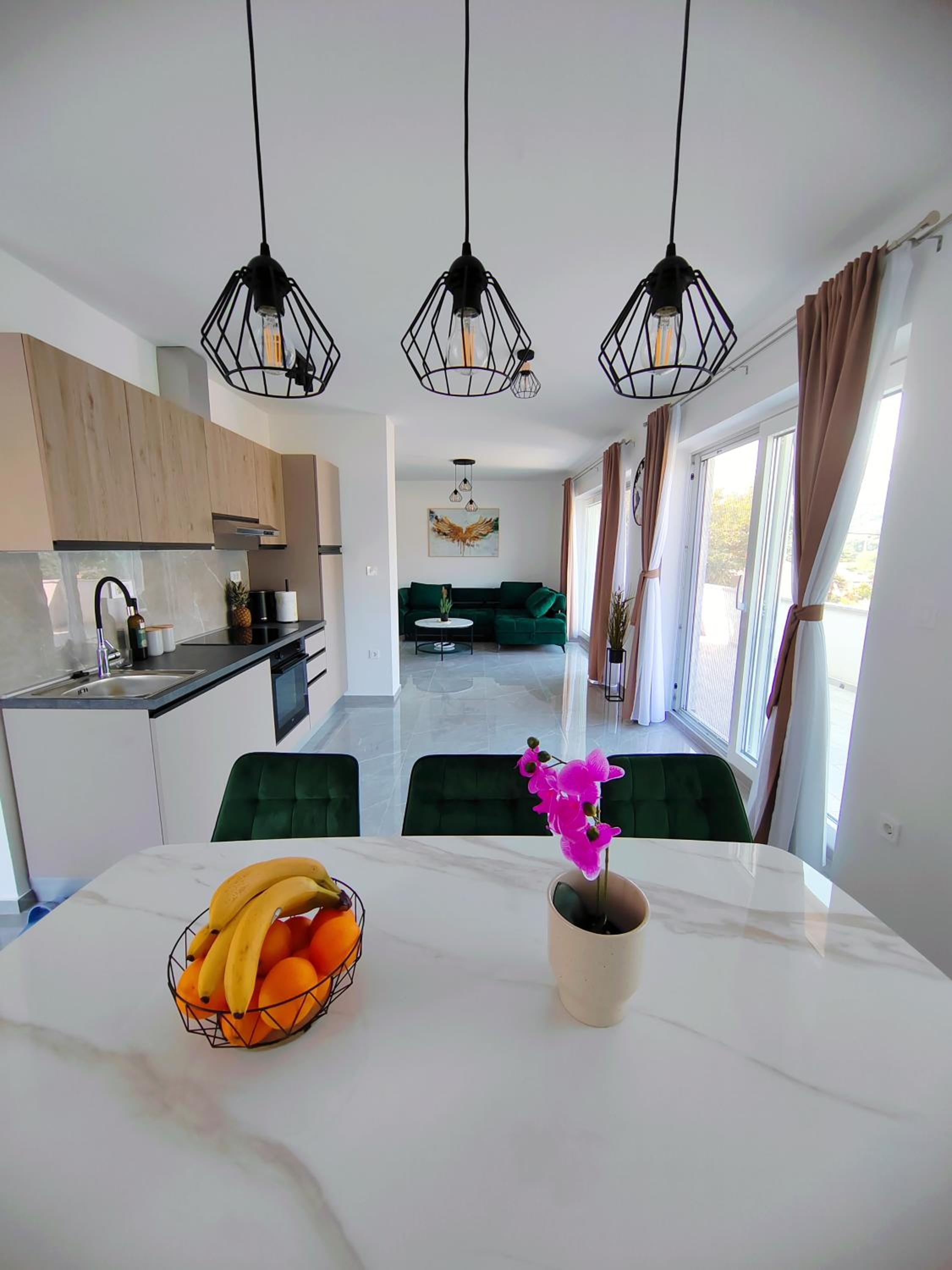 Two-Bedroom Apartment with Mountain View photo 2