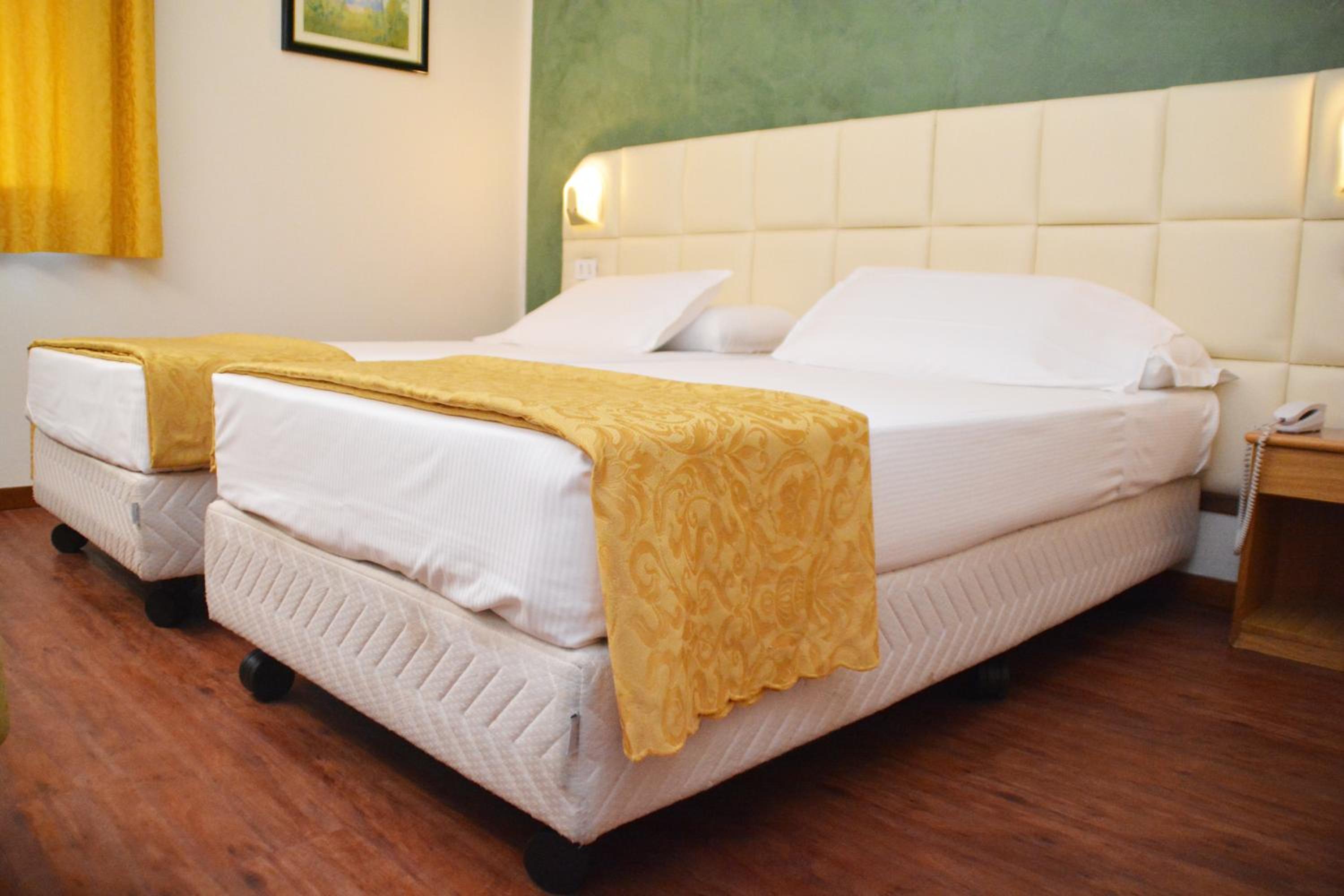 Twin Room - Photo 4