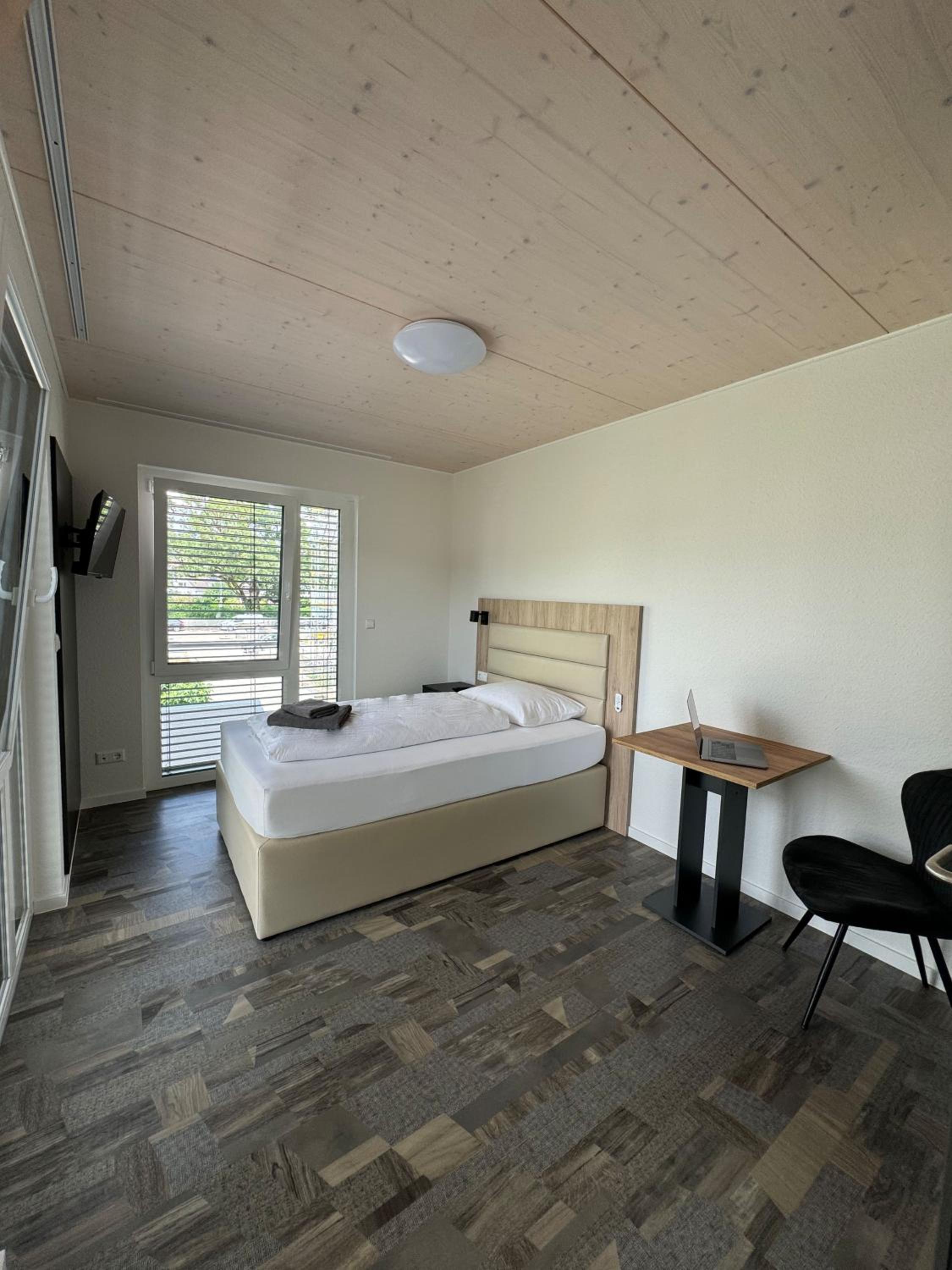 Single Room with Bathroom photo 2