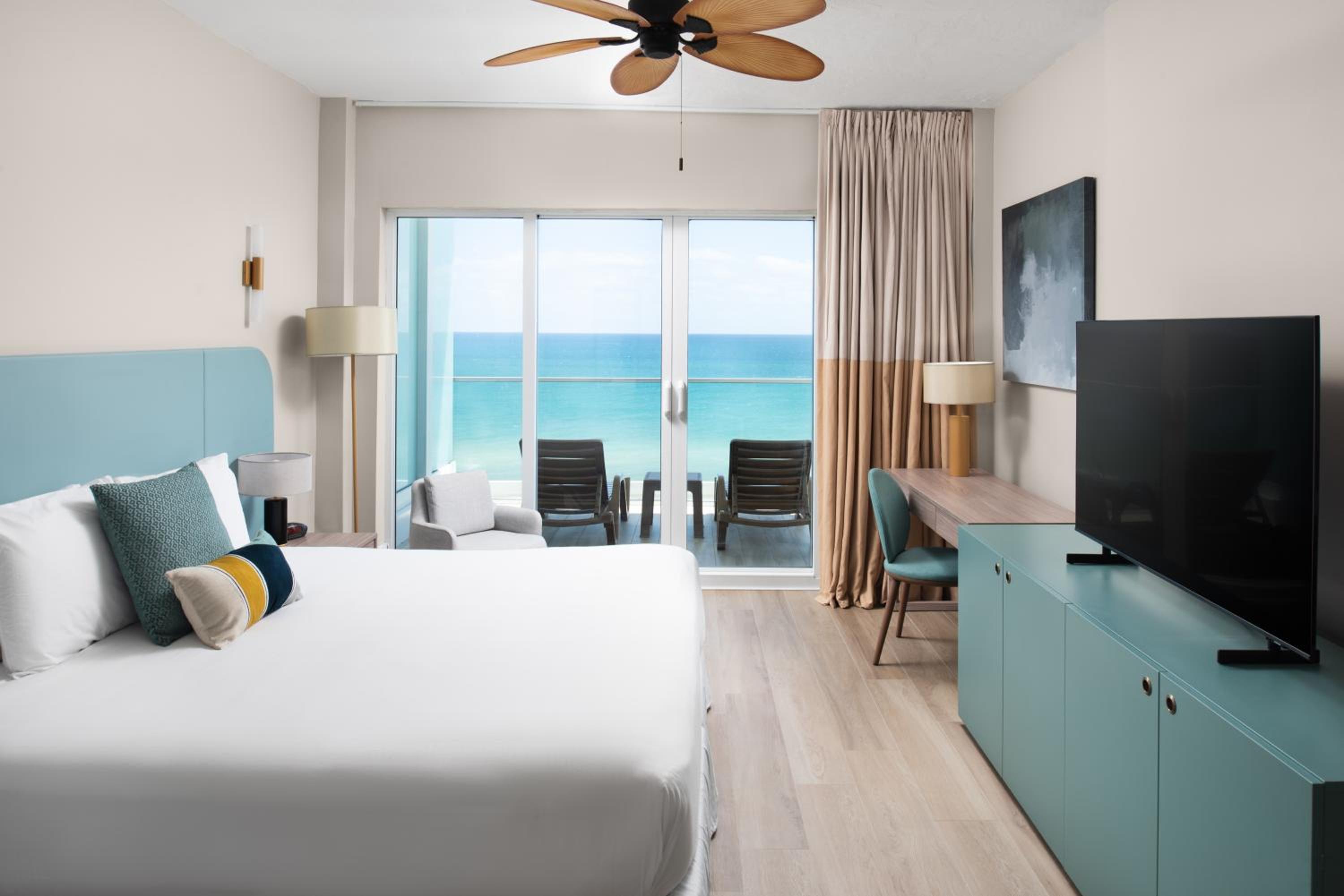 Deluxe Oceanfront King with Balcony - Photo 1
