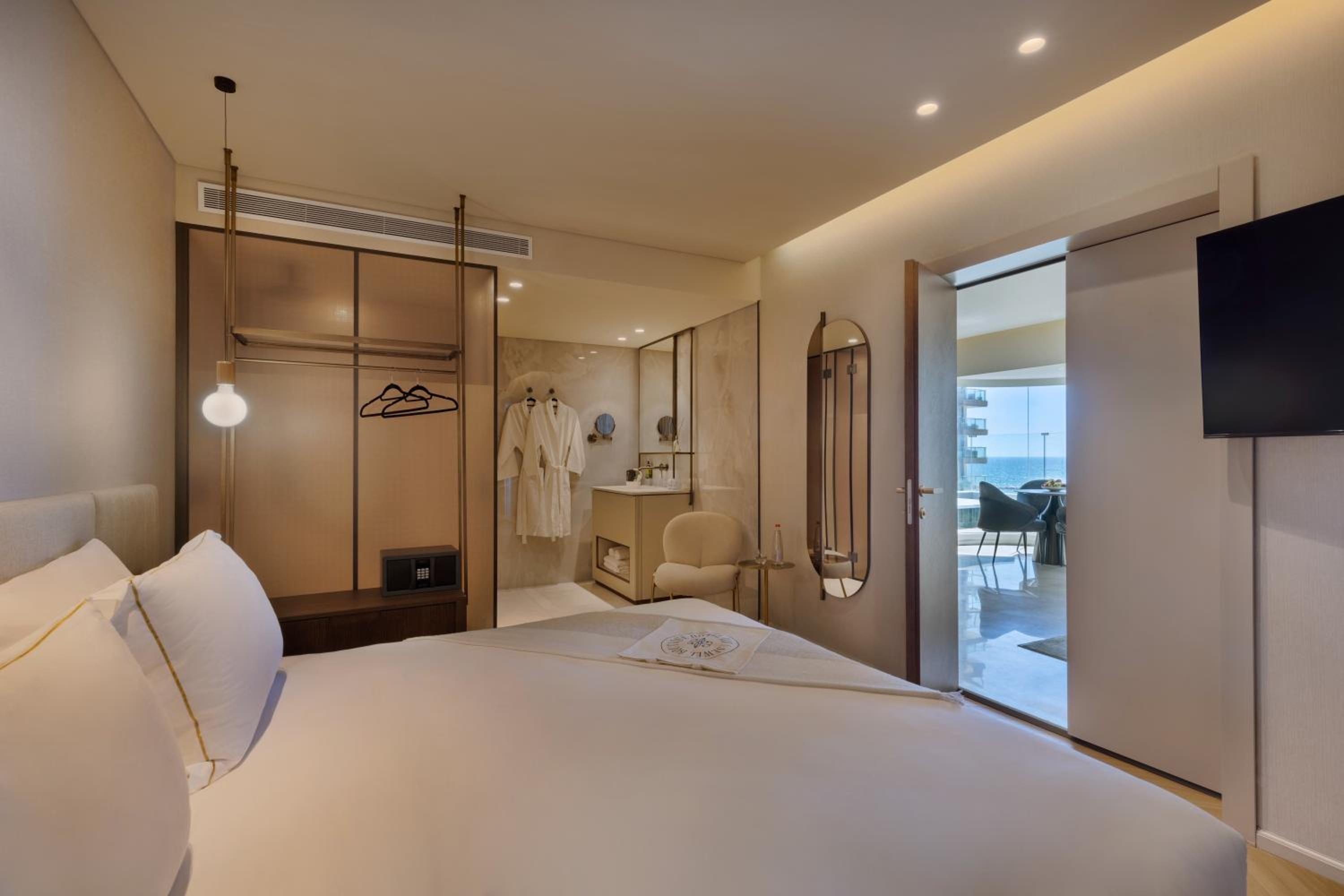 The Jewel Suite with Terrace, Jacuzzi & Full Sea View