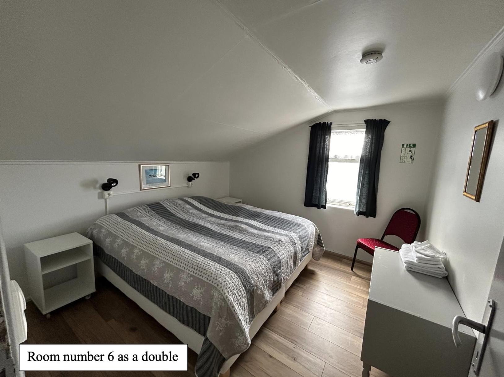 Double Room with Shared Bathroom photo 2