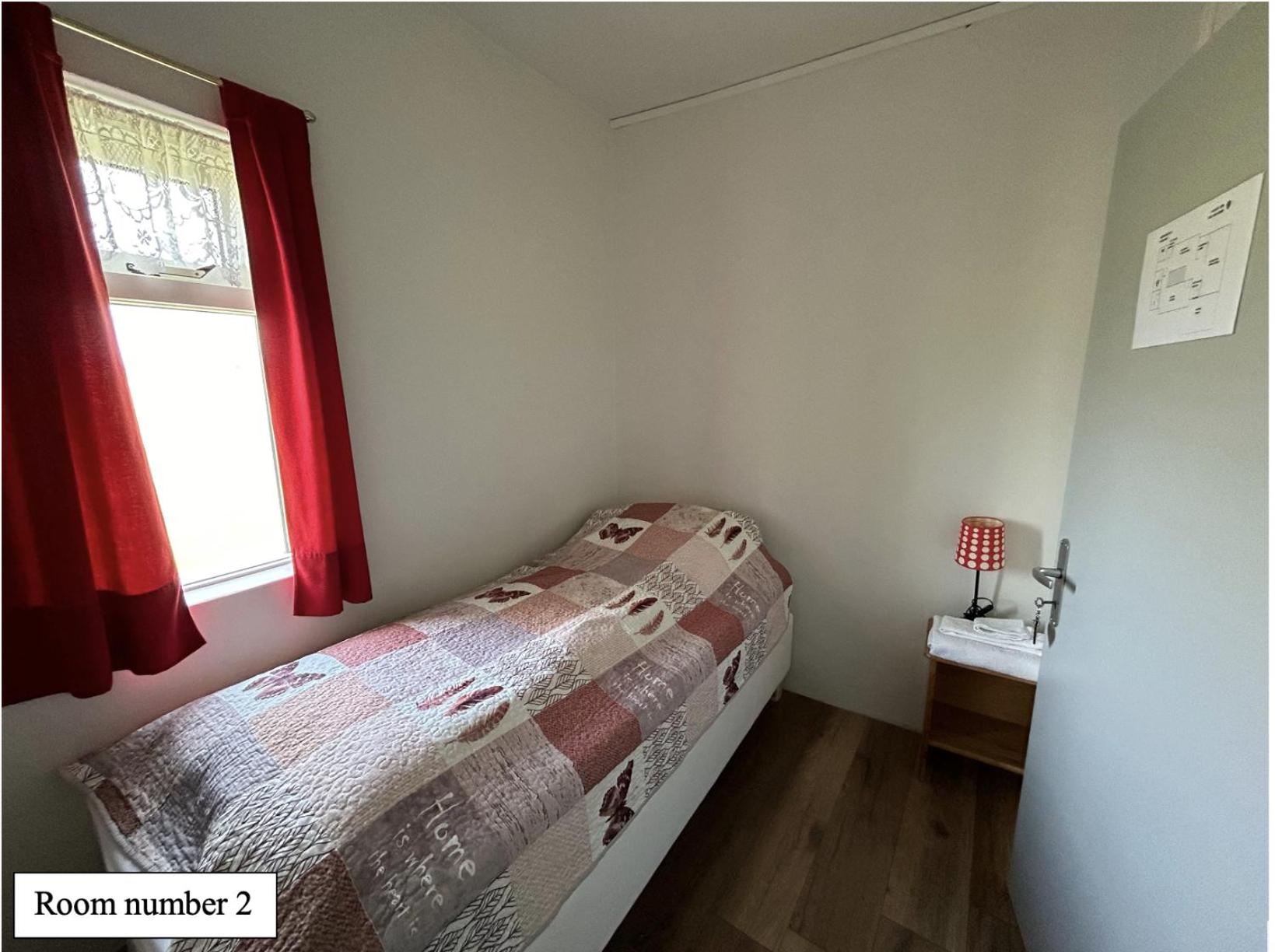 Single Room with Shared Bathroom photo 2