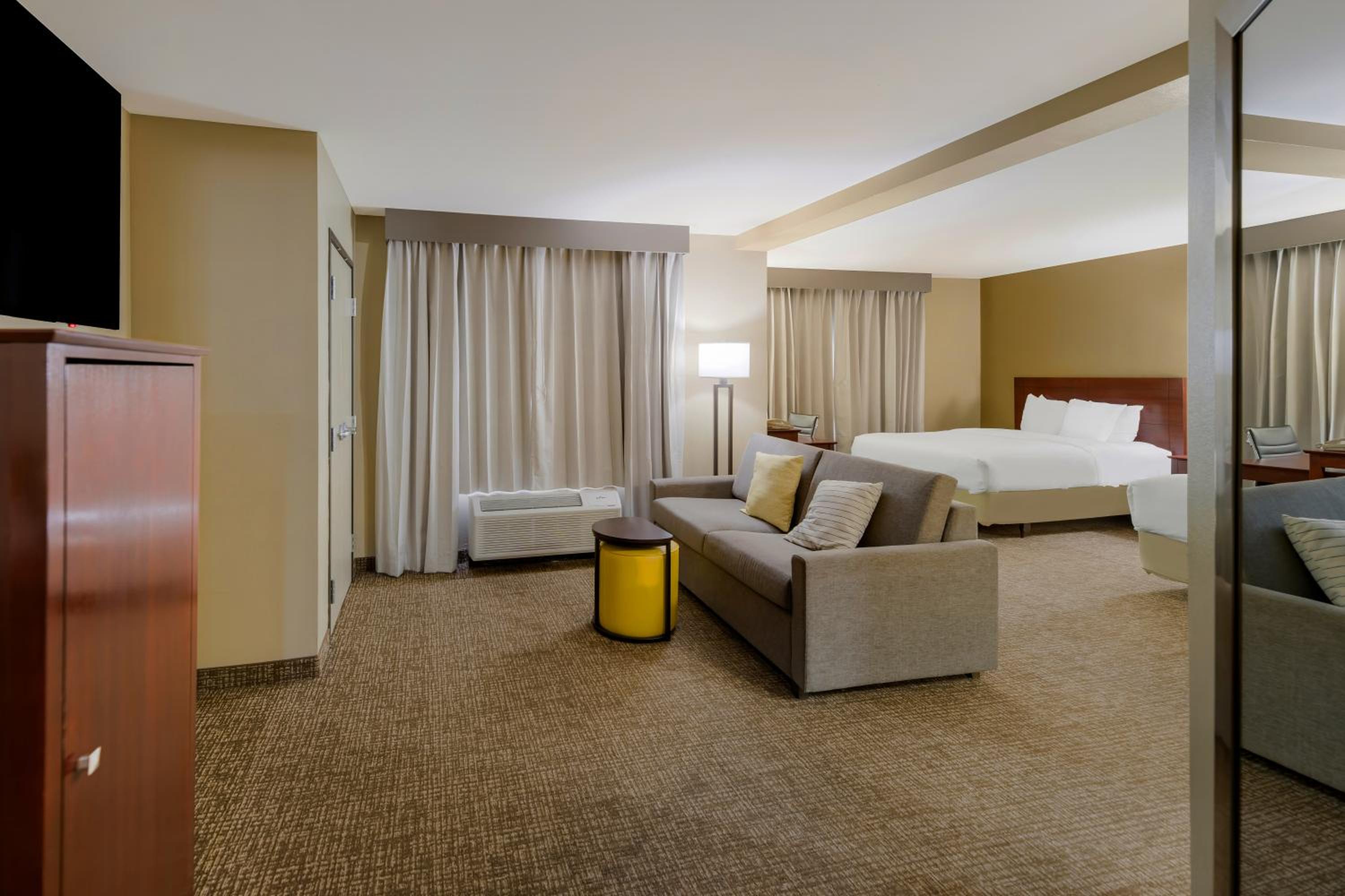Queen Suite with Two Queen Beds - Disability Access photo 1
